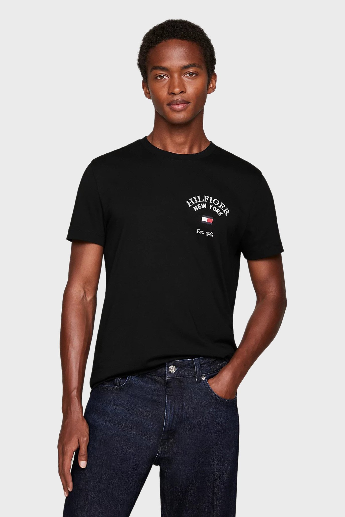 Мужская черная футболка ARCH VARSITY TEE 1