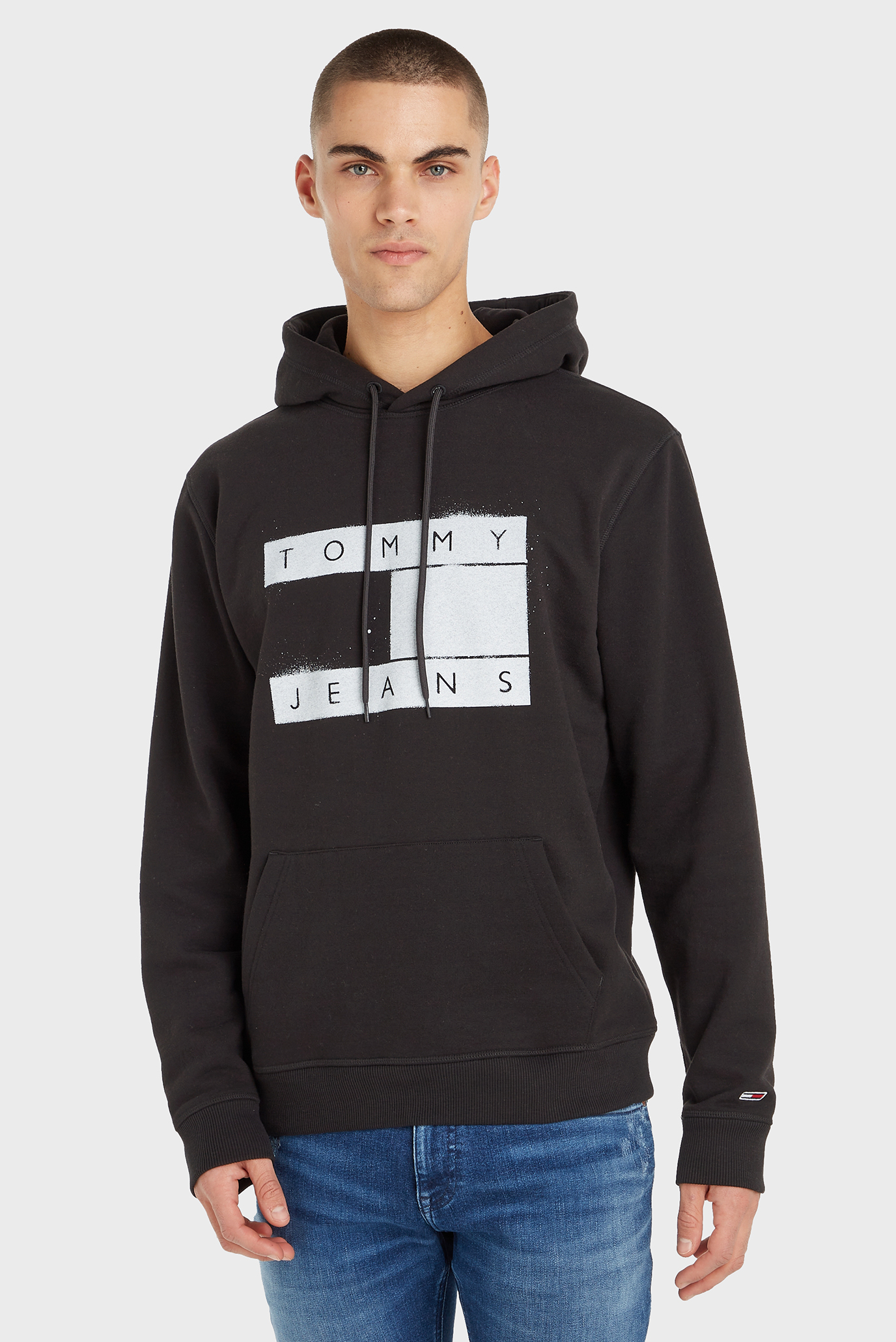 Мужское черное худи TJM REG FLAG SPRAY Черный XXL Tommy Jeans DM0DM17911 Мужское черное худи TJM REG FLAG SPRAY Черный XXL Tommy Jeans DM0DM17911