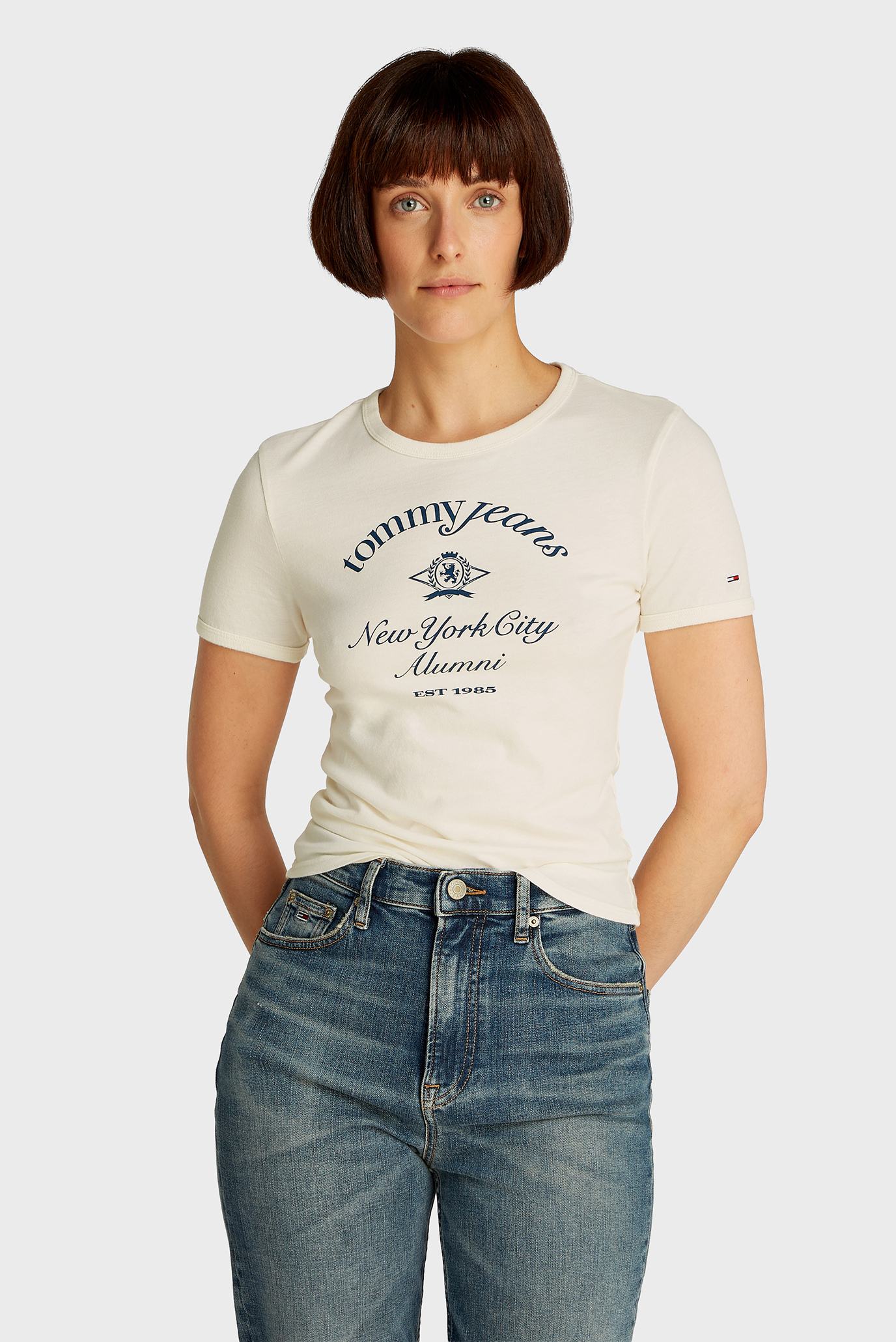 Женская белая футболка TJW SLIM CREST NYC RINGER Белый L Tommy Jeans DW0DW20323 Женская белая футболка TJW SLIM CREST NYC RINGER Белый L Tommy Jeans DW0DW20323