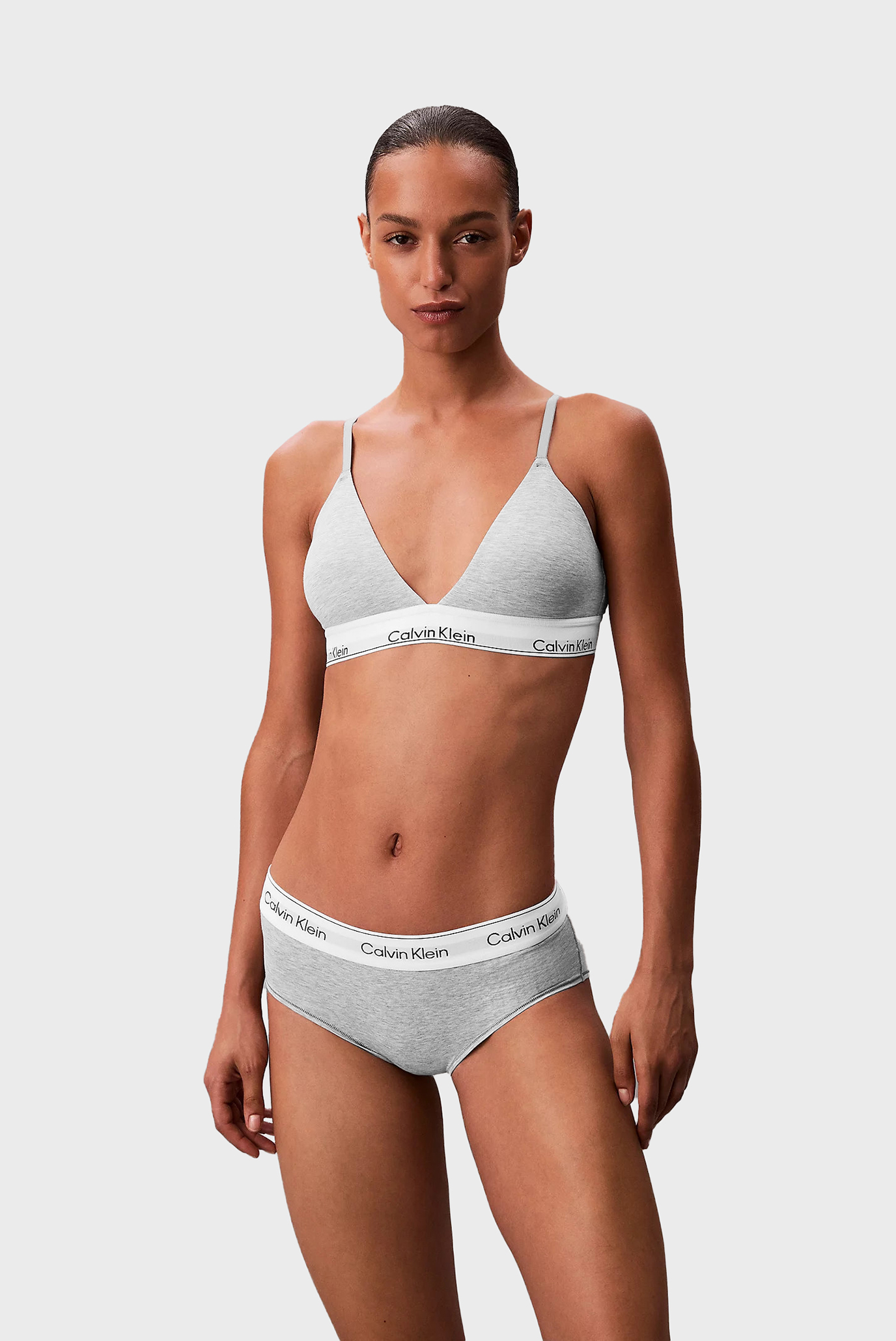 Женский серый бюстгальтер LIGHTLY LINED TRIANGLE Серый XS Calvin Klein LV00QF8498 Женский серый бюстгальтер LIGHTLY LINED TRIANGLE Серый XS Calvin Klein LV00QF8498