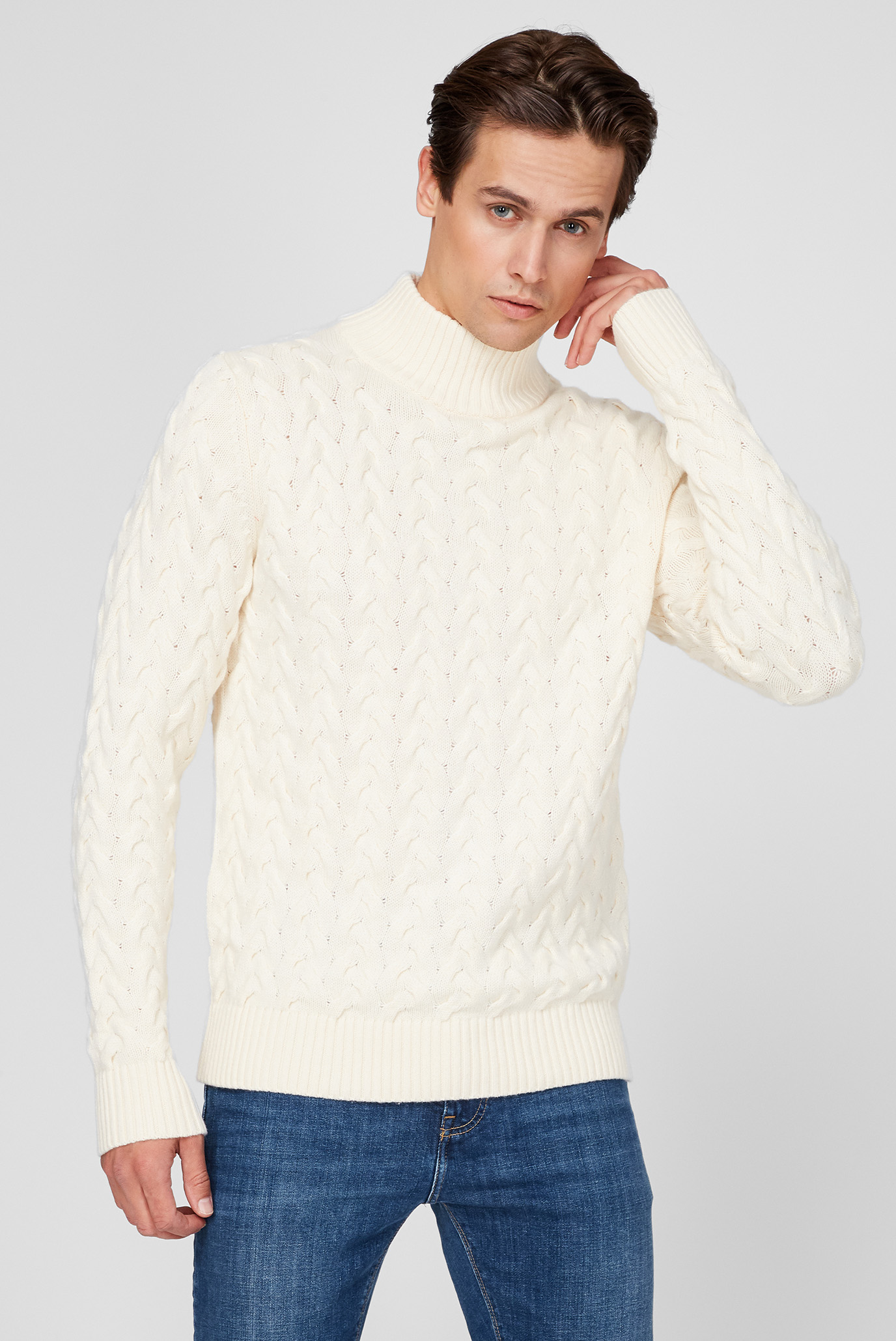 Мужской белый свитер 1