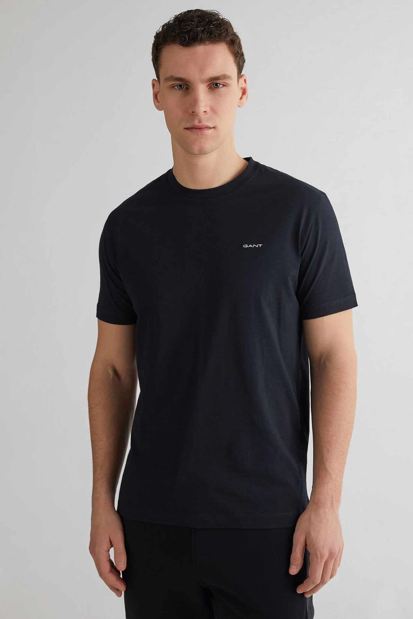 Мужская черная футболка SLUB TEXTURE SS Gant 2033021 — MD-Fashion