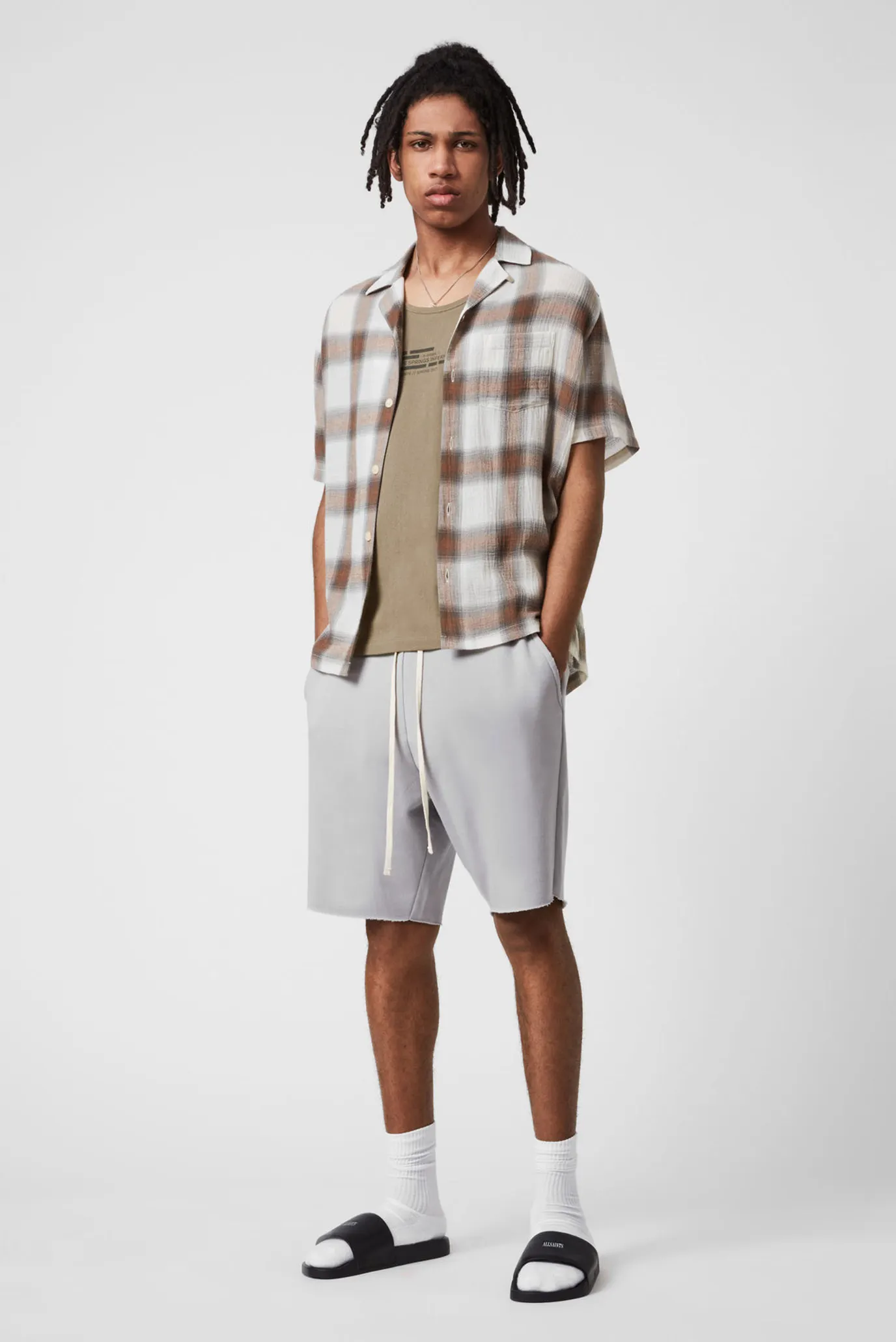 Мужские серые шорты HELIX SWEATSHORTS 