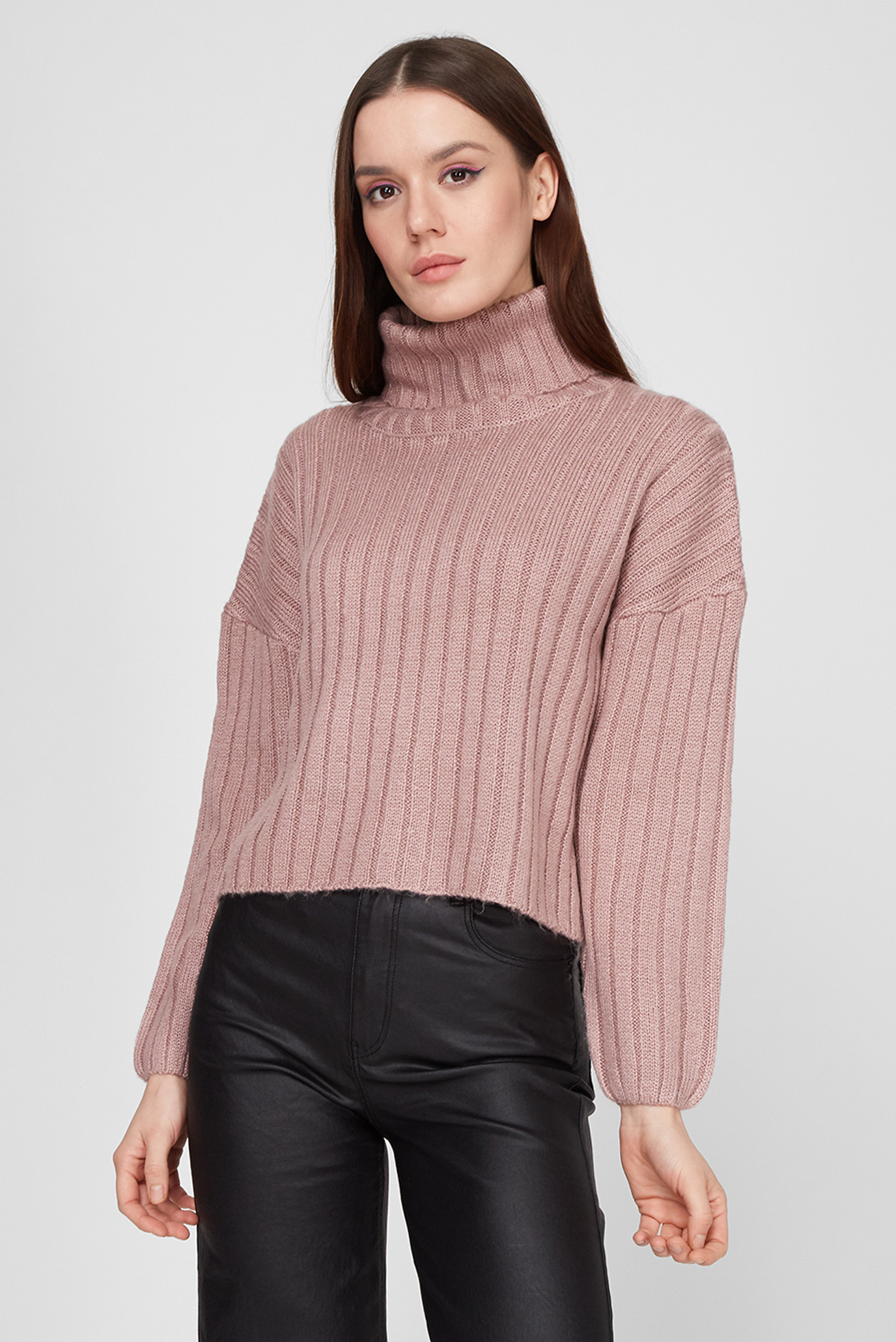 Жіночий пудровий светр 1