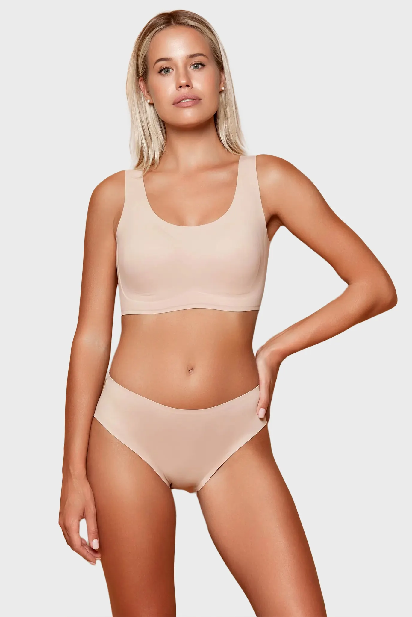 Жіночі бежеві трусики 1