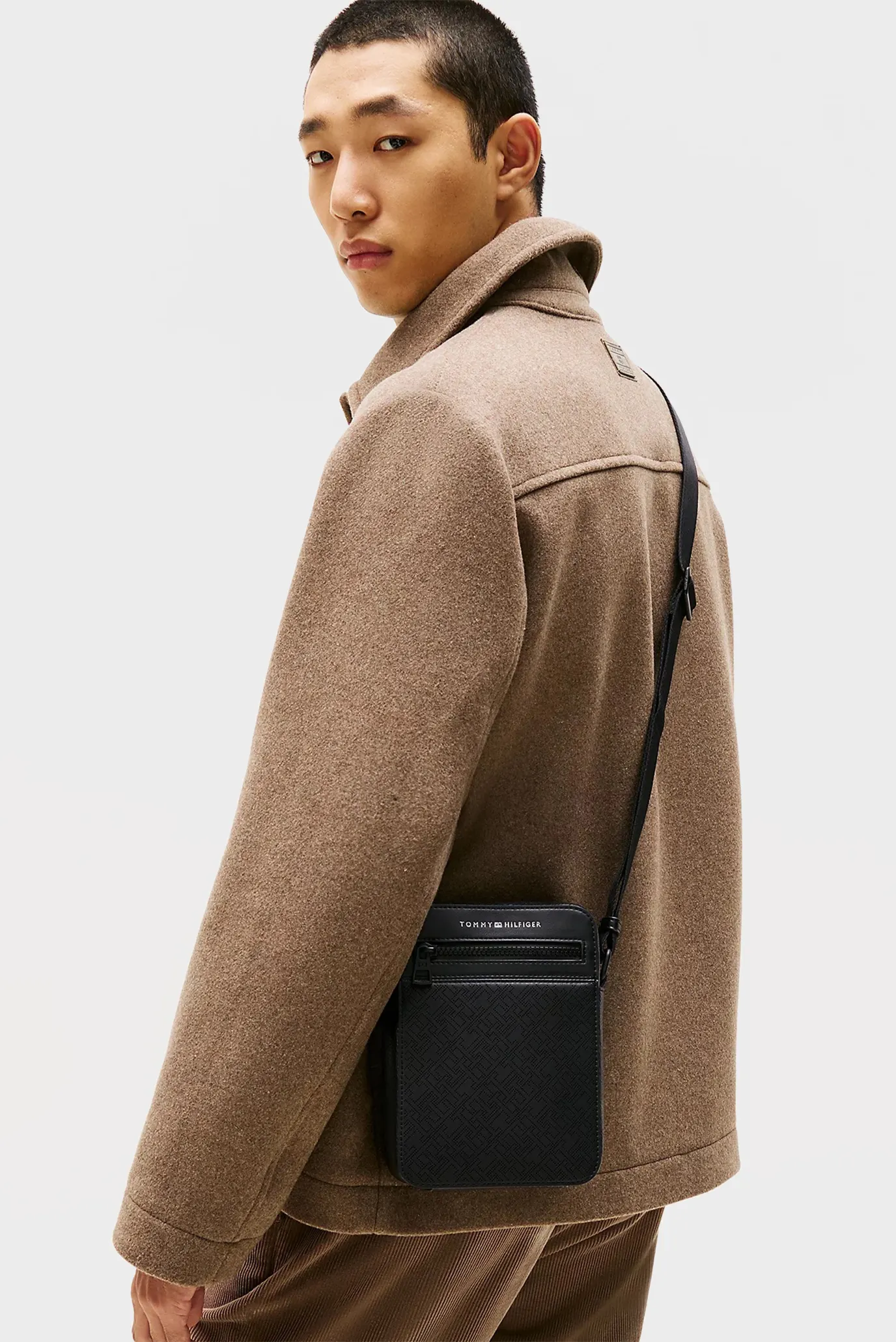 Чоловіча чорна сумка з візерунком MONOGRAM 2