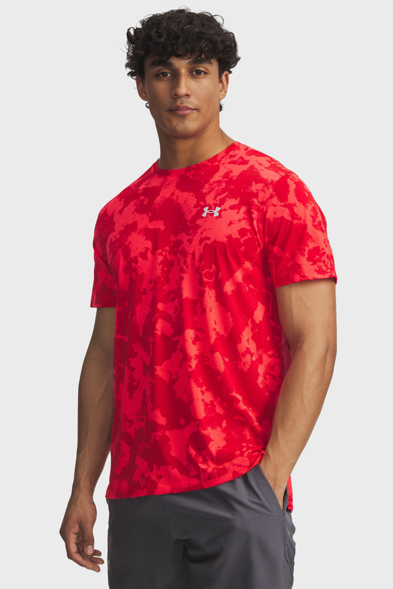 Мужская красная футболка с узором UA Launch Printed SS Красный XXL Under Armour 6006110-713 Мужская красная футболка с узором UA Launch Printed SS Красный XXL Under Armour 6006110-713