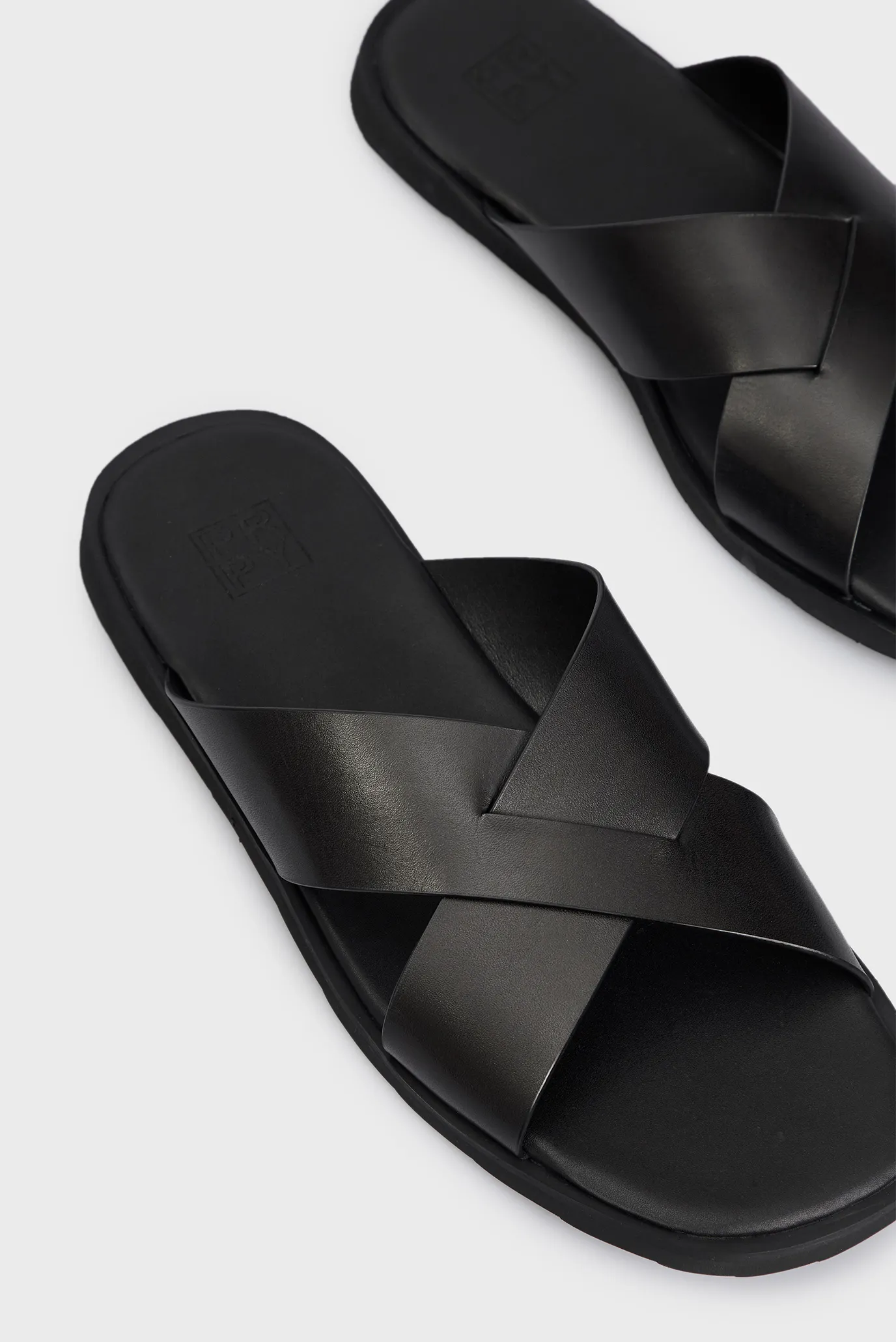 Мужские черные кожаные слайдеры 2