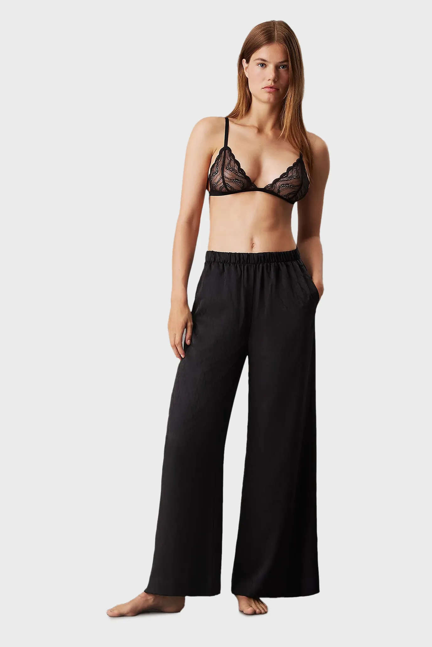 Женские черные брюки с узором 2