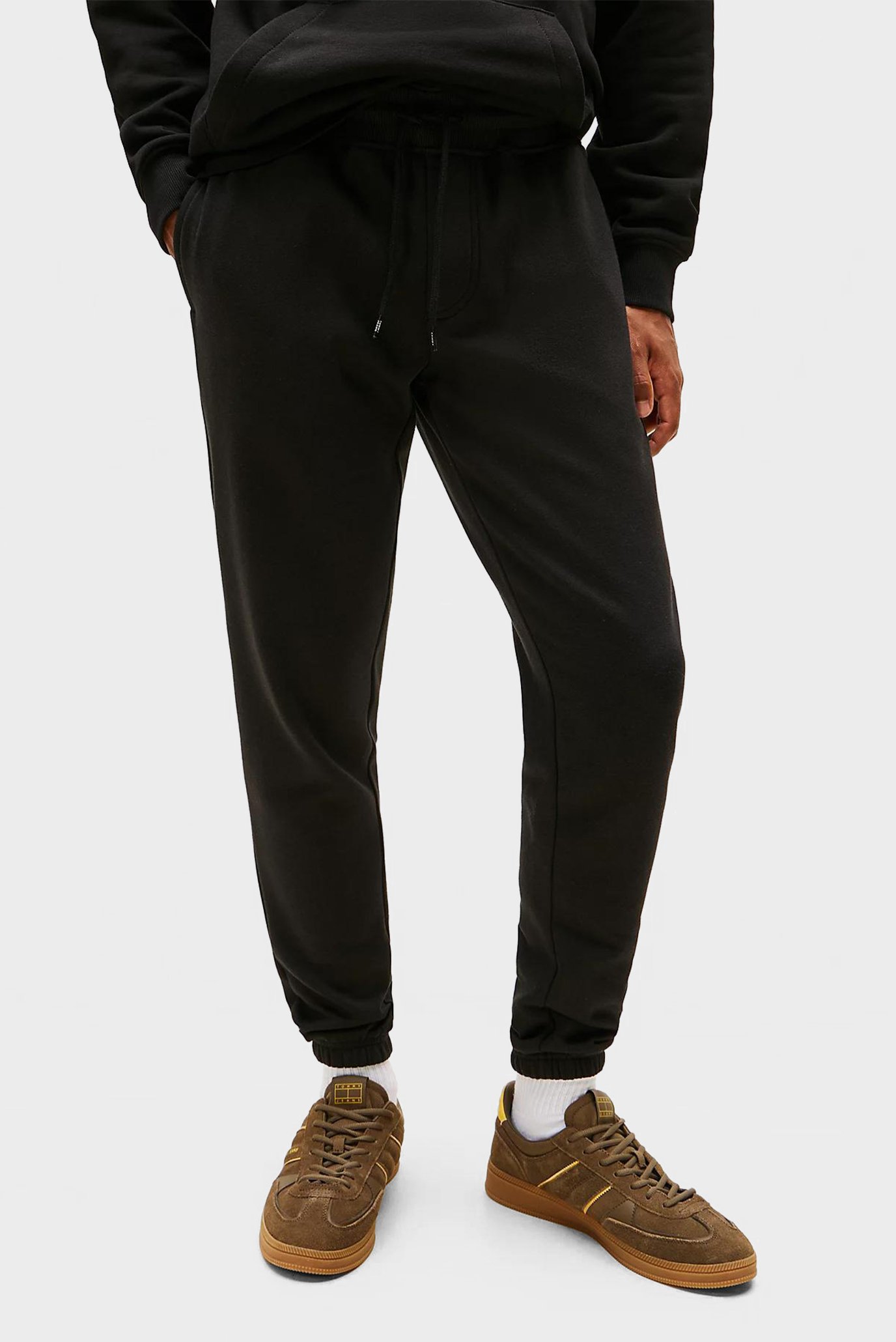 Мужские черные спортивные брюки FLAG SWEATPANT Черный L Tommy Jeans DM0DM20473 Мужские черные спортивные брюки FLAG SWEATPANT Черный L Tommy Jeans DM0DM20473