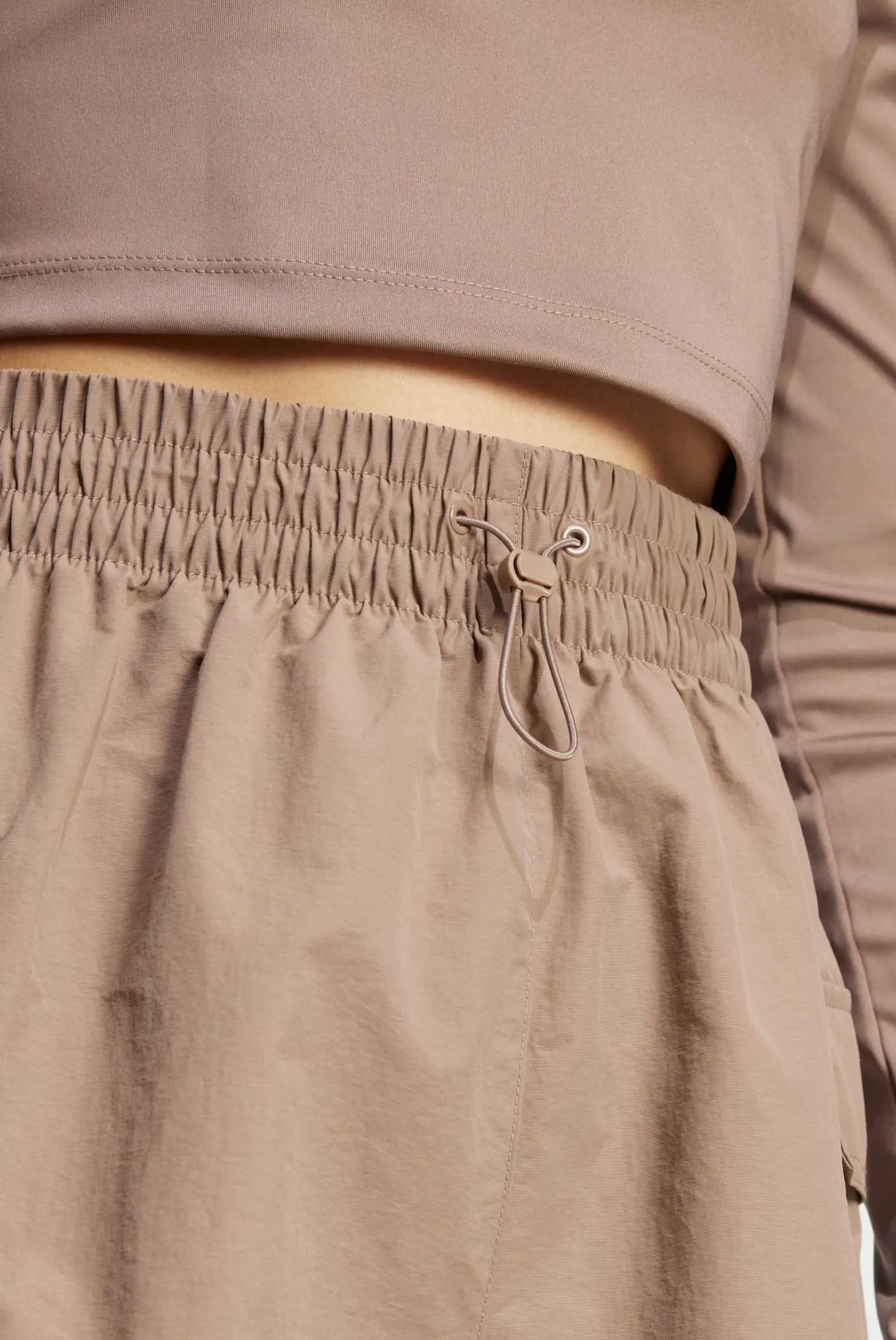 Жіночі бежеві шорти 
Adicolor Cargo 4