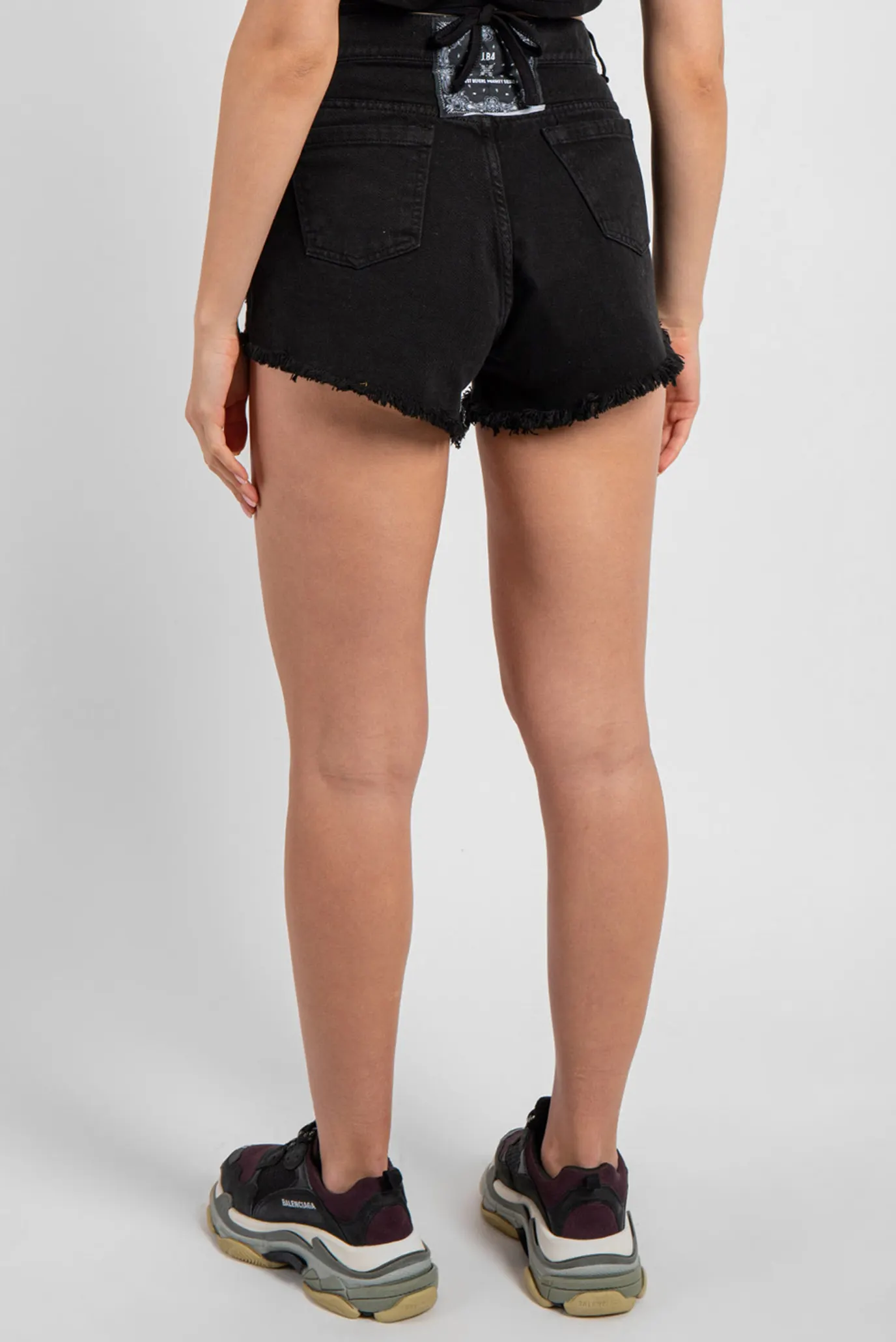 Жіночі чорні джинсові шорти 2