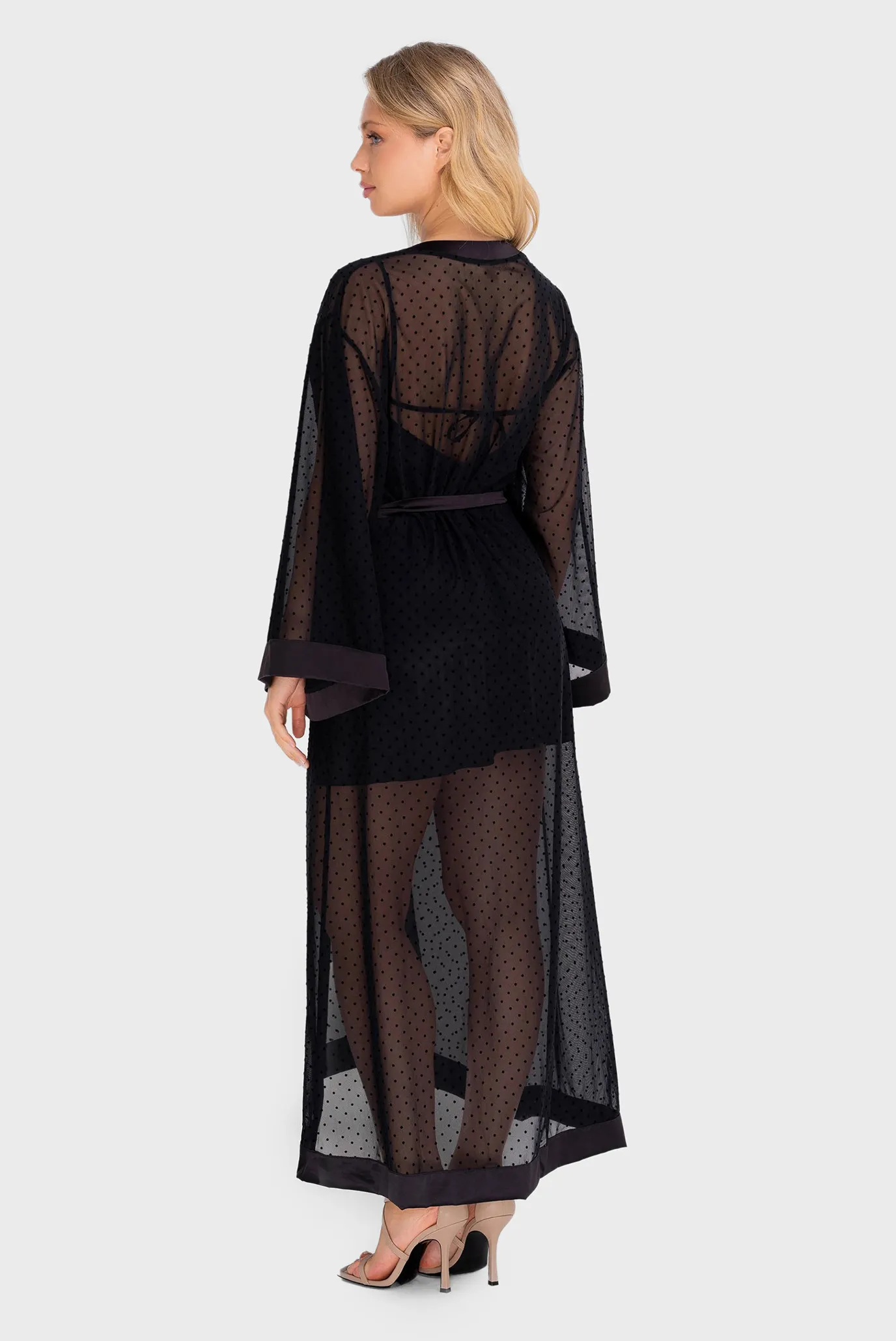 Женский черный пеньюар в горошек 2