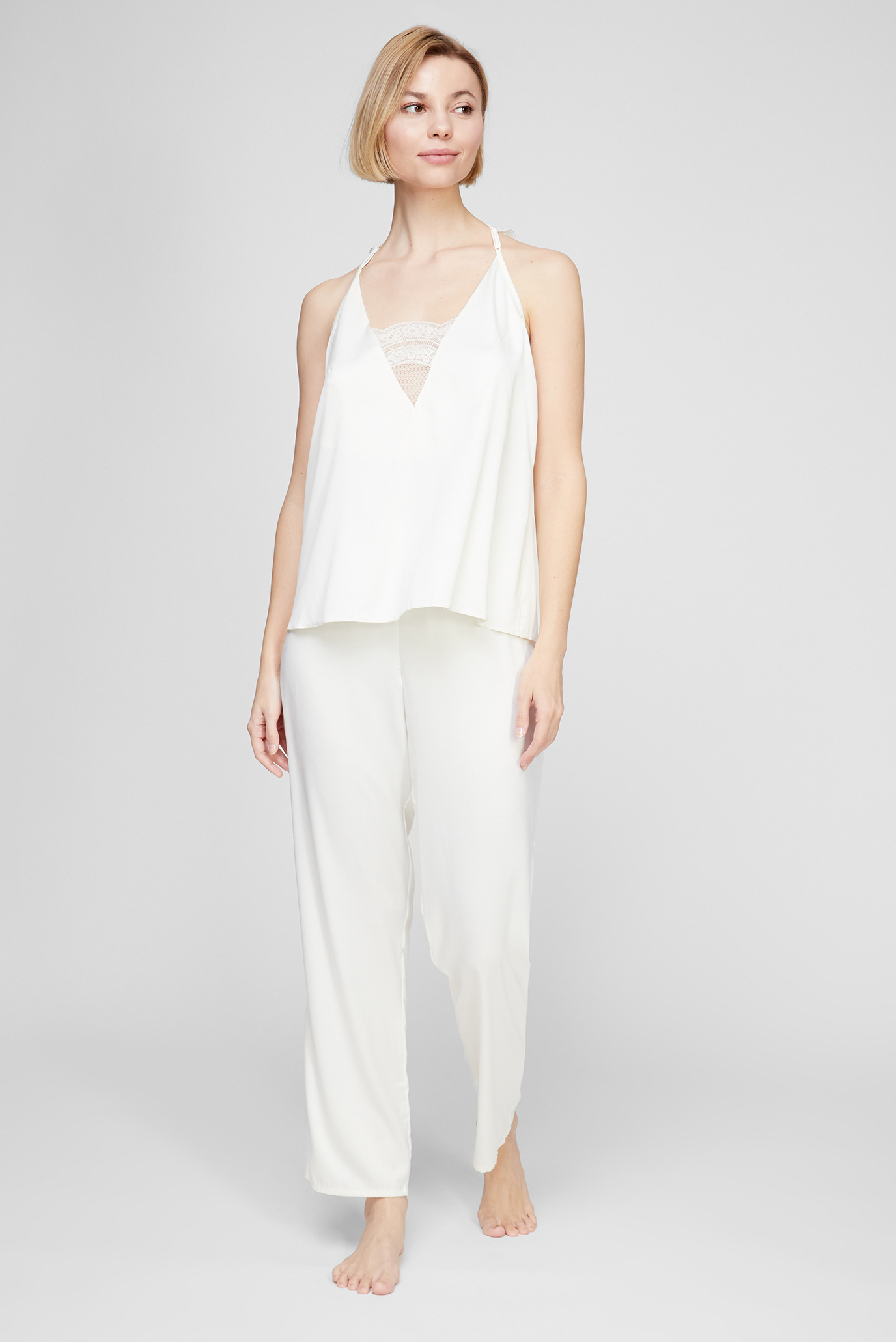 Жіноча біла піжама (топ, брюки) 1
