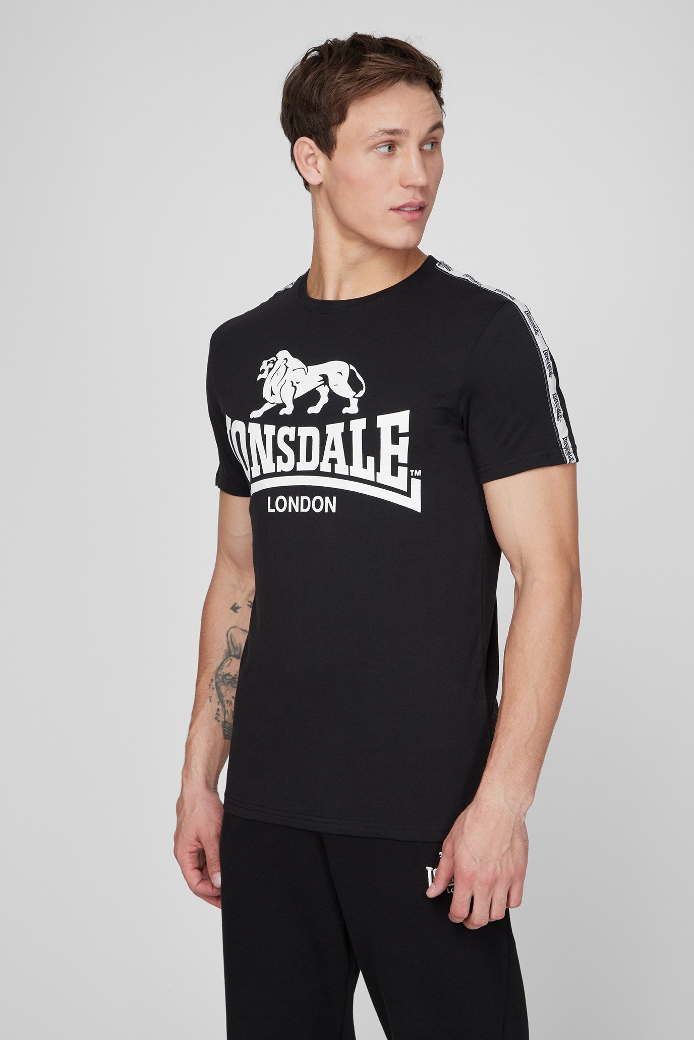 Мужская черная футболка Черный XXL Lonsdale 114082 Мужская черная футболка Черный XXL Lonsdale 114082