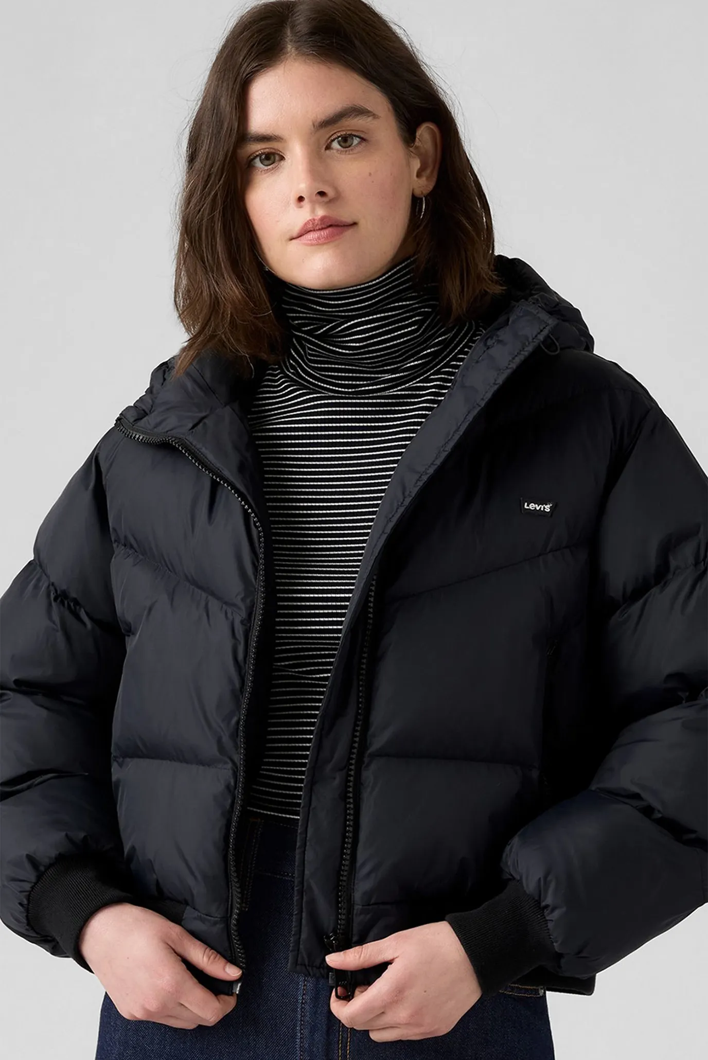 Жіноча чорна куртка 2