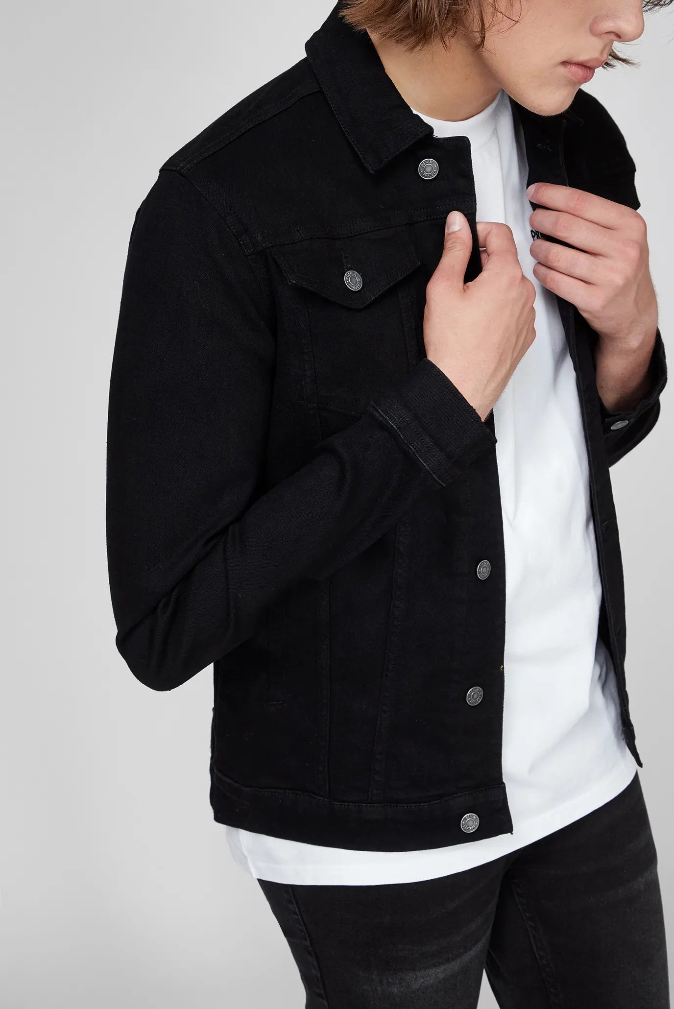 Чоловіча чорна джинсова куртка 2