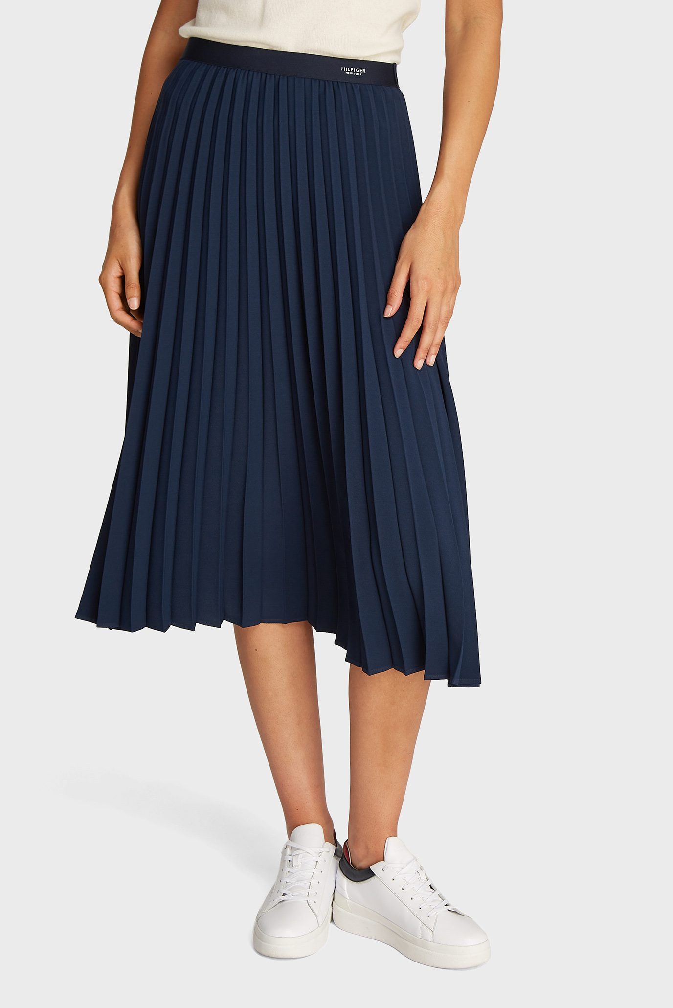 Женская темно-синяя плиссированная юбка FLUID PLEATED PULL ON MIDI SKIRT Синий L Tommy Hilfiger WW0WW43886 Женская темно-синяя плиссированная юбка FLUID PLEATED PULL ON MIDI SKIRT Синий L Tommy Hilfiger WW0WW43886