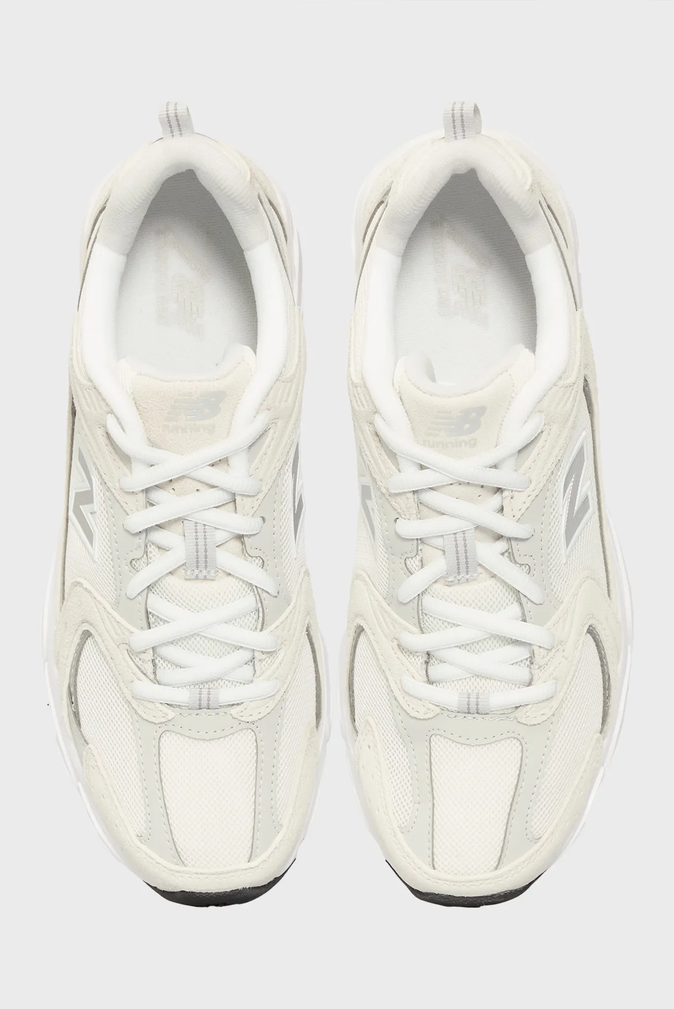 Жіночі білі кросівки 530 4