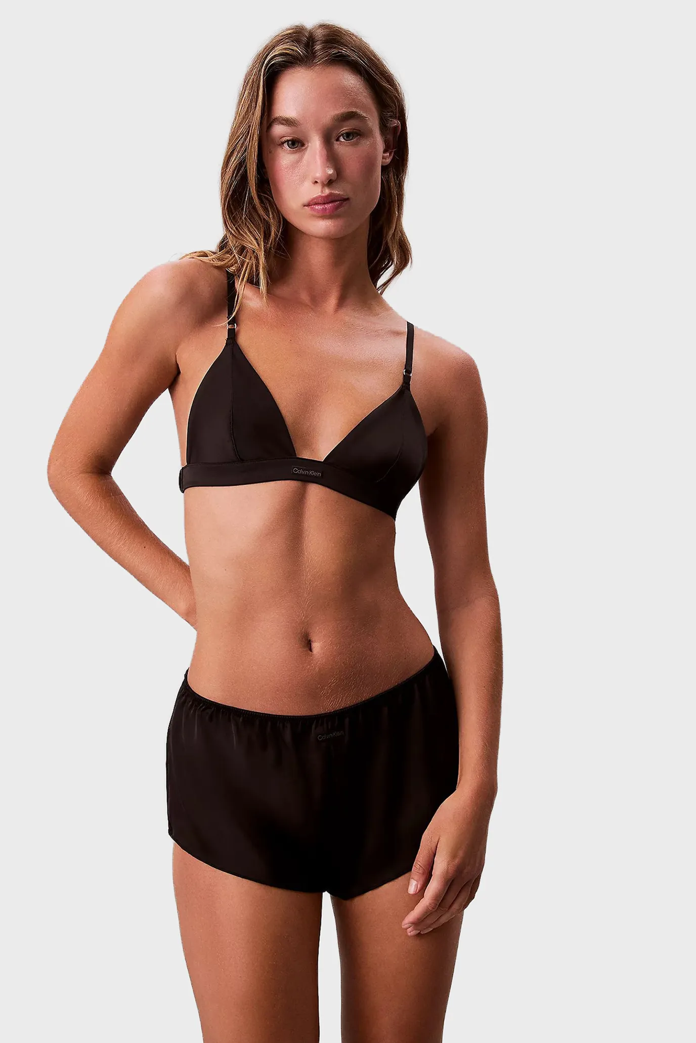 Женский черный бюстгальтер UNLINED TRIANGLE 1