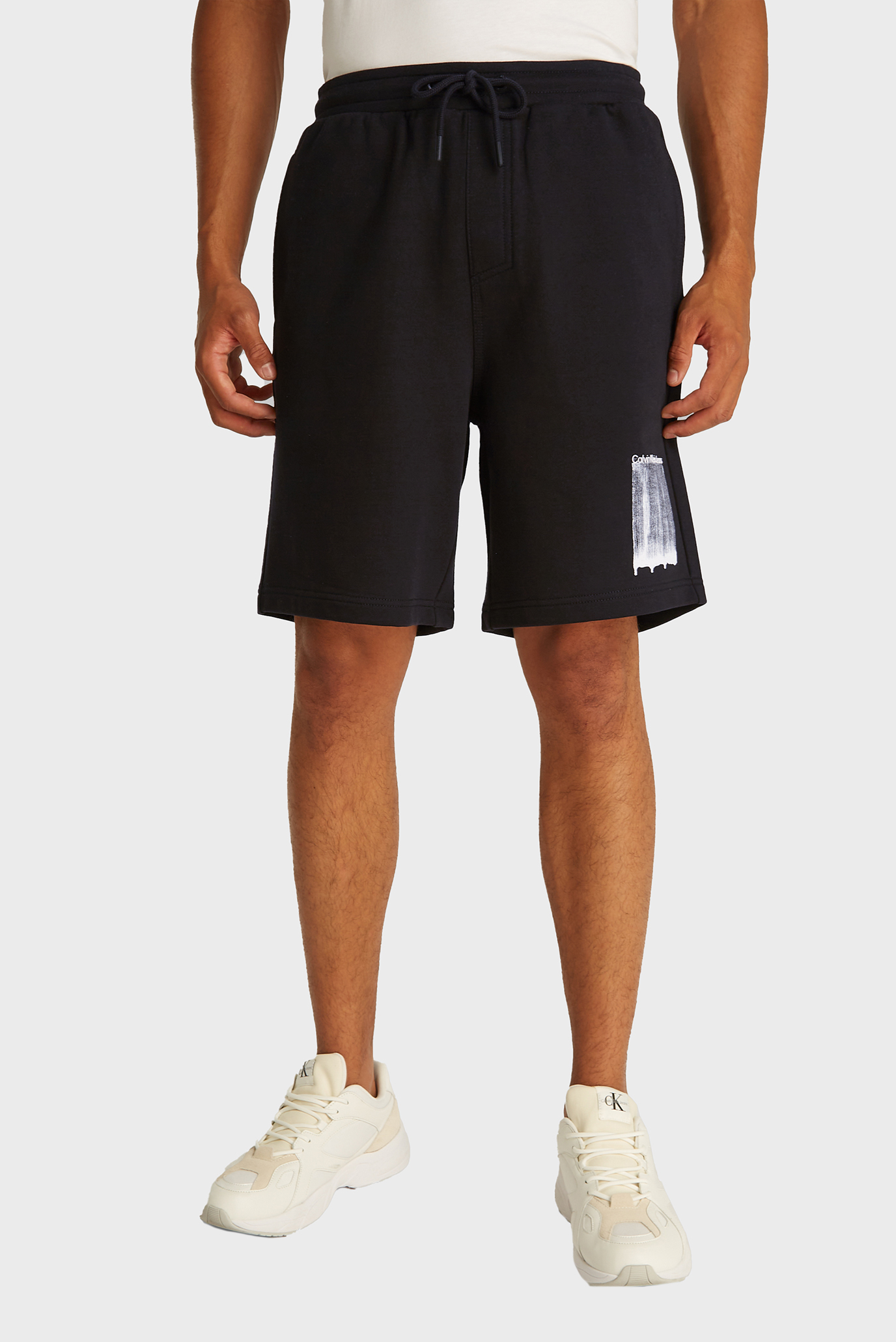 Мужские черные шорты с узором BRUSH STROKE GRAPHIC Черный XL Calvin Klein Jeans J30J327528 Мужские черные шорты с узором BRUSH STROKE GRAPHIC Черный XL Calvin Klein Jeans J30J327528