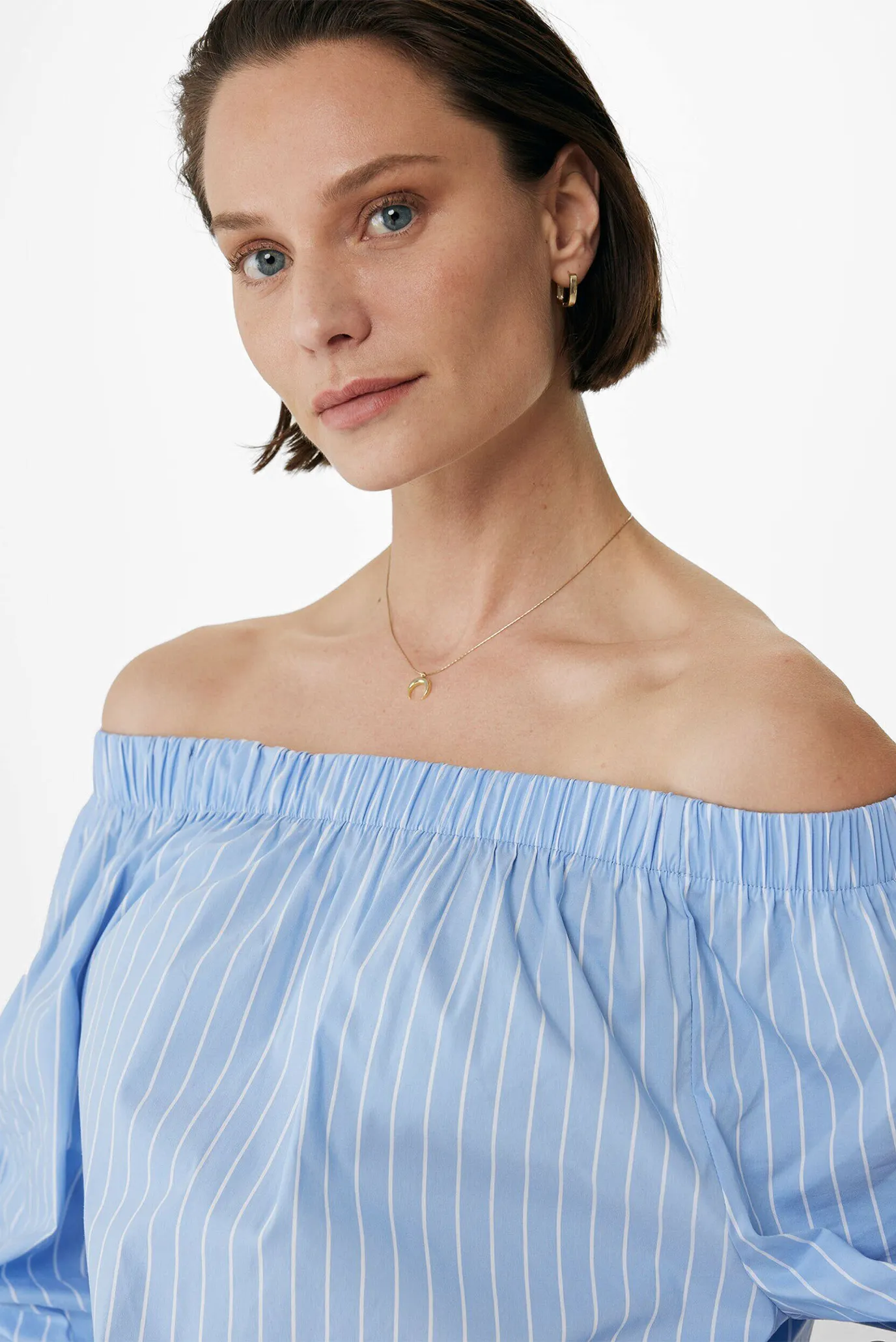 Жіноча блакитна блуза у смужку 6