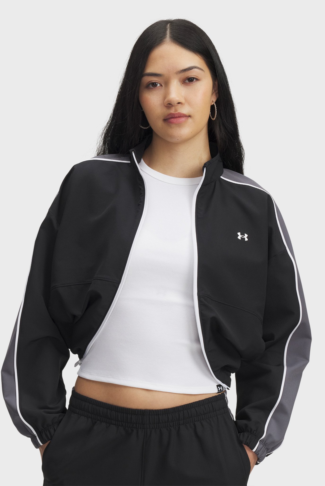 Женская черная ветровка UA Rival Swoven Jacket Черный S Under Armour 6003715-003 Женская черная ветровка UA Rival Swoven Jacket Черный S Under Armour 6003715-003