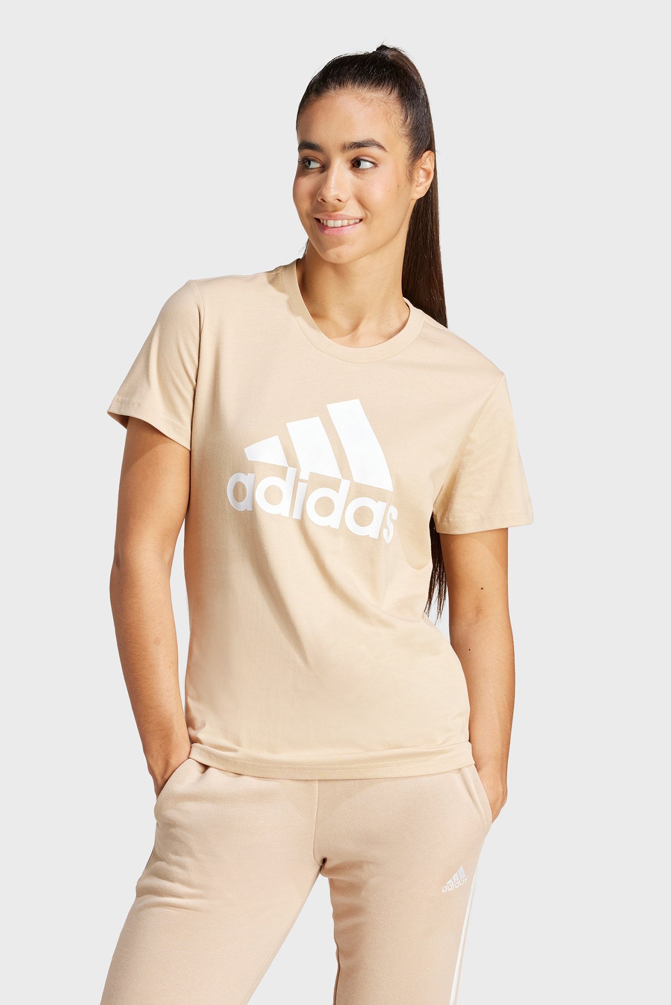 Женская бежевая футболка Essentials Logo 1