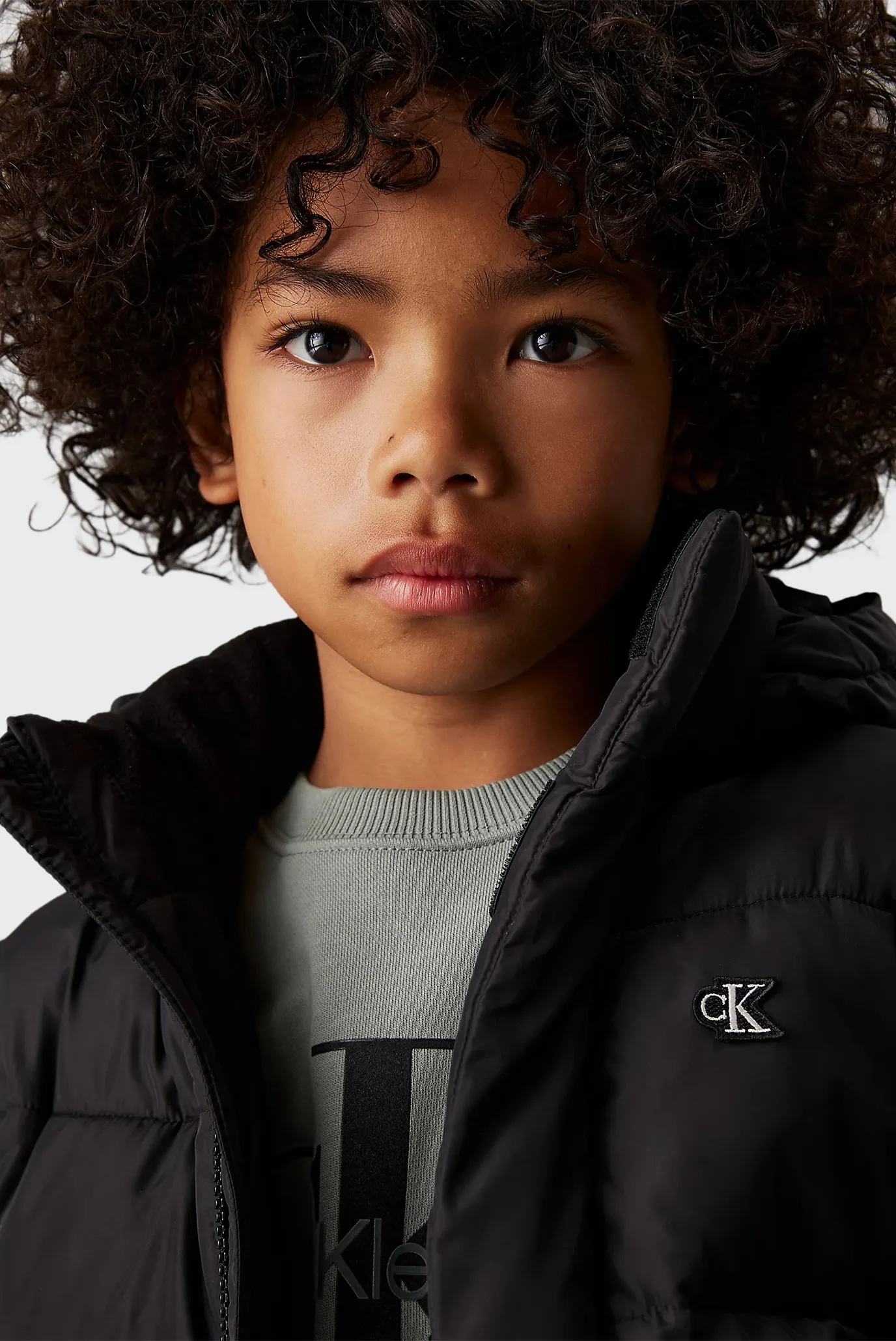 Детская черная куртка ESSENTIAL 4