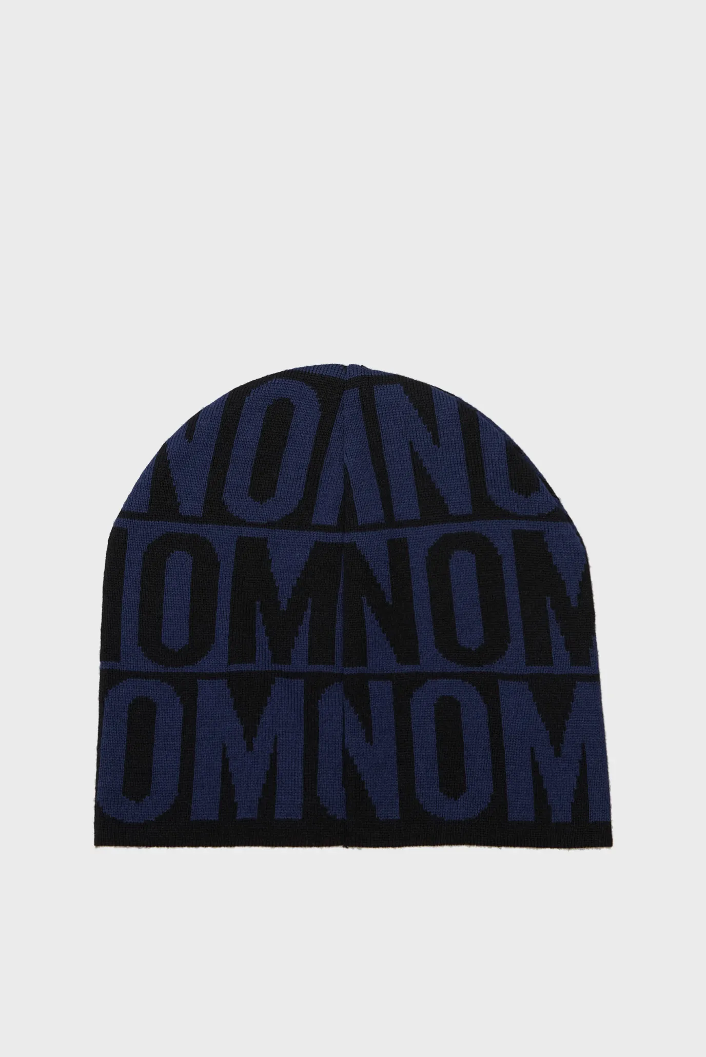 Женская черная шерстяная шапка с узором 2