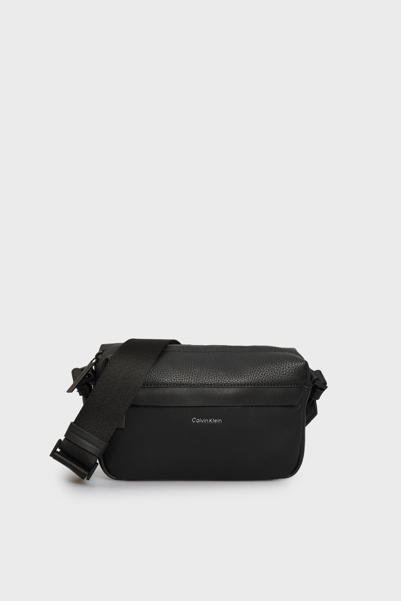 Мужская черная сумка MUST CAMERA BAG Черный ONESIZE Calvin Klein LV04D3084G Мужская черная сумка MUST CAMERA BAG Черный ONESIZE Calvin Klein LV04D3084G