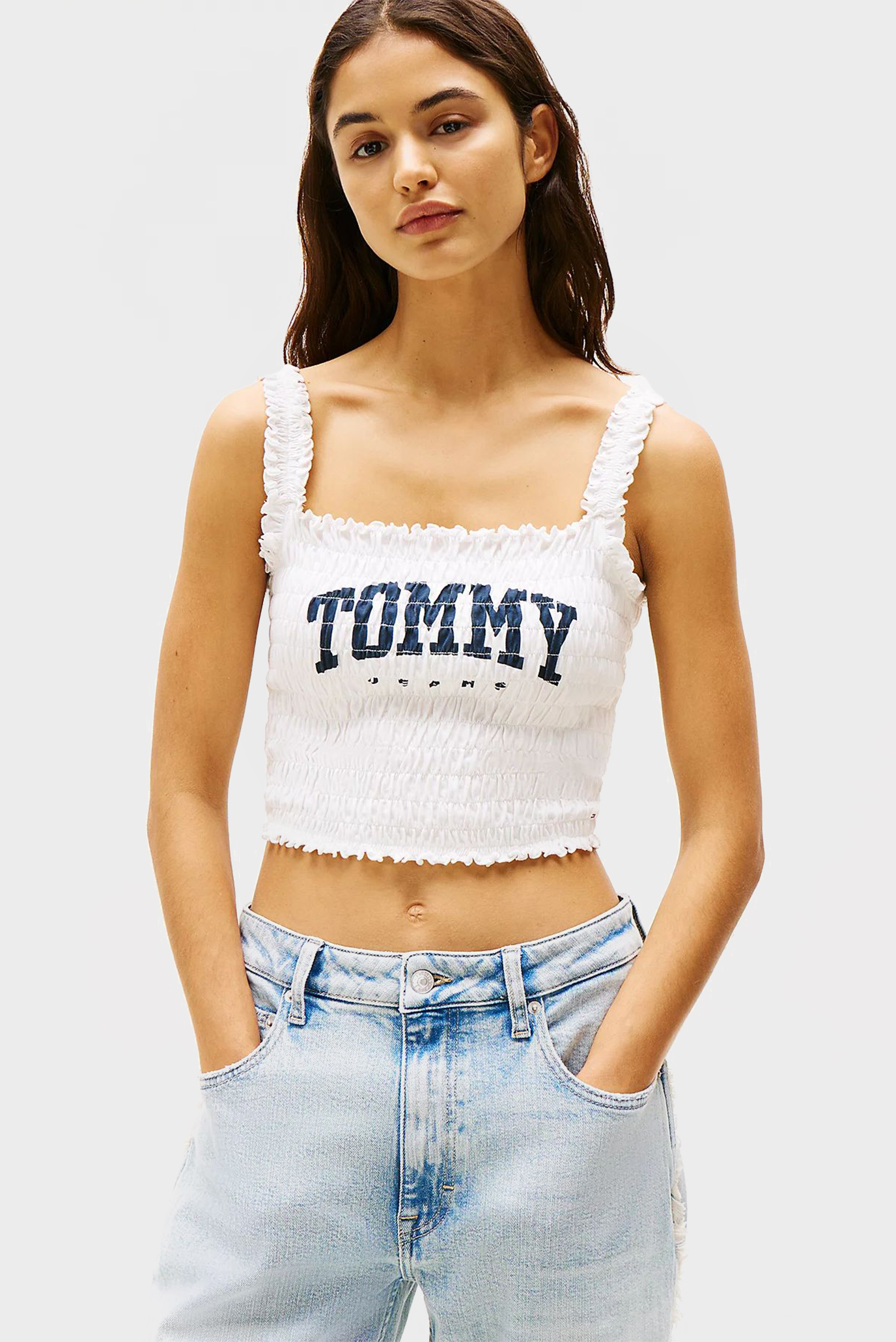 Женский белый топ SMOCK VARSITY BRALETTE Белый M Tommy Jeans DW0DW20240 Женский белый топ SMOCK VARSITY BRALETTE Белый M Tommy Jeans DW0DW20240