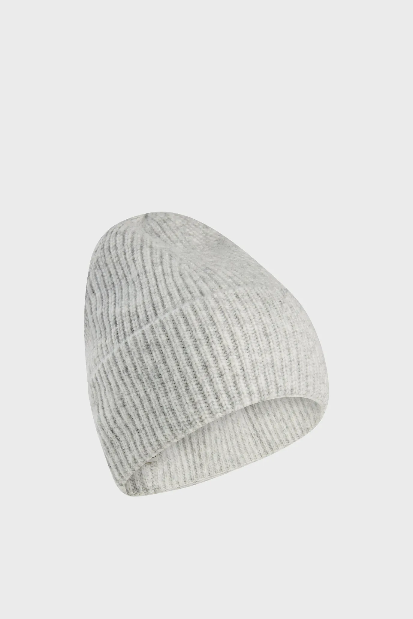 Женская светло-серая шапка 1