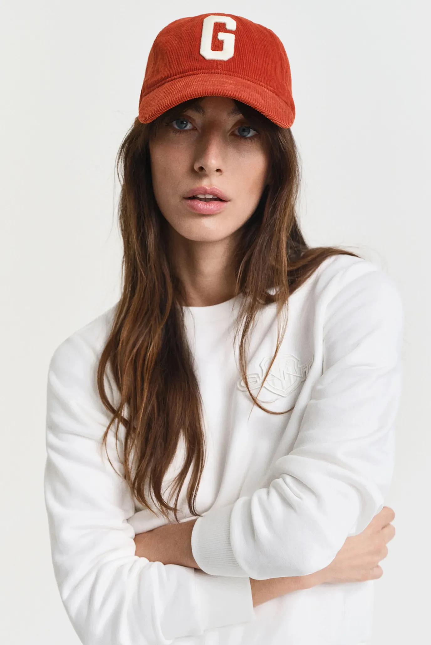 Женский белый свитшот SHIELD C-NECK SWEAT 4