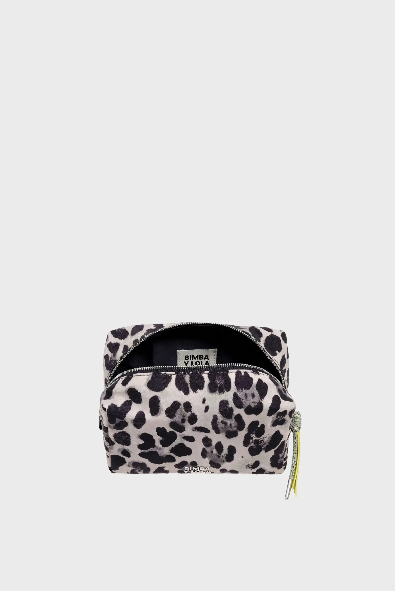 Женская серая косметичка с узором 4