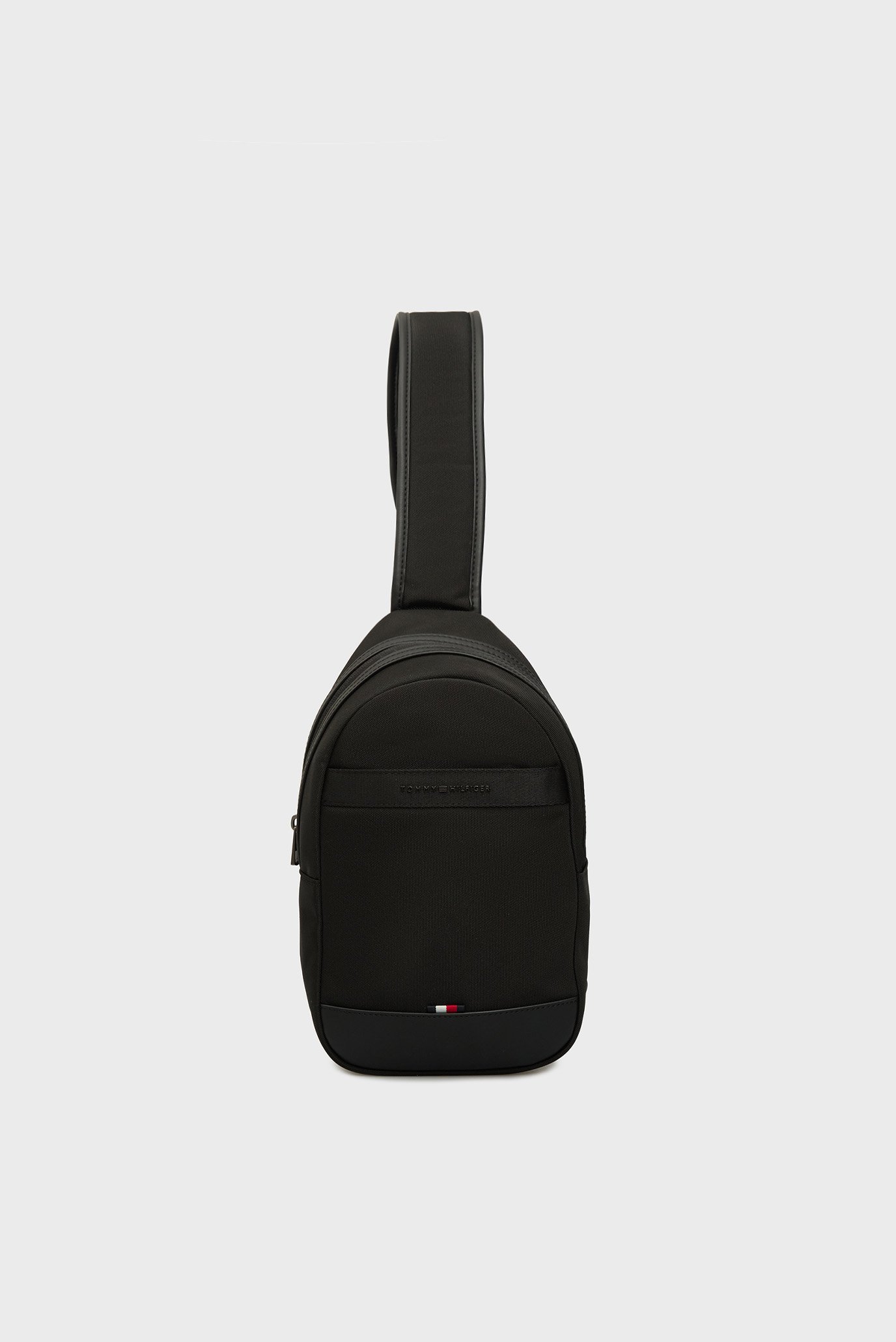 Мужская черная сумка TH NYLON TRAVEL SLING Черный ONESIZE Tommy Hilfiger AM0AM13572 Мужская черная сумка TH NYLON TRAVEL SLING Черный ONESIZE Tommy Hilfiger AM0AM13572