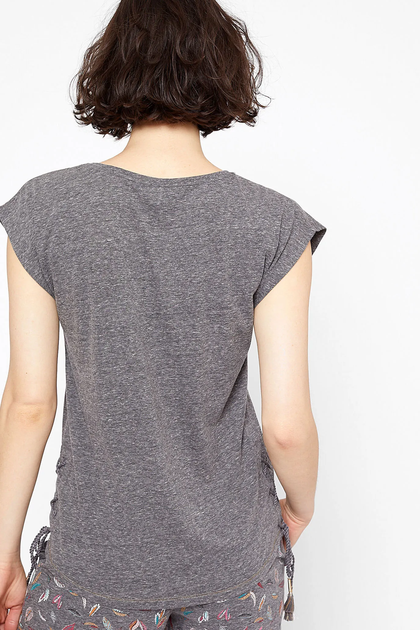 Женская серая футболка KIMIE 3