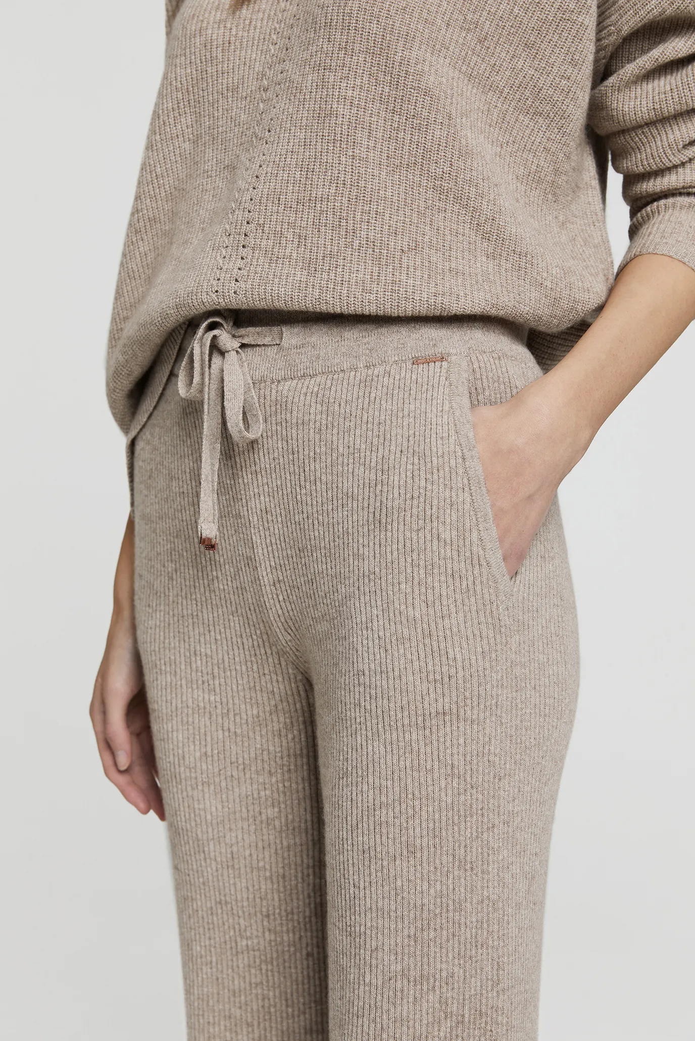 Жіночі бежеві кашемірові брюки 5