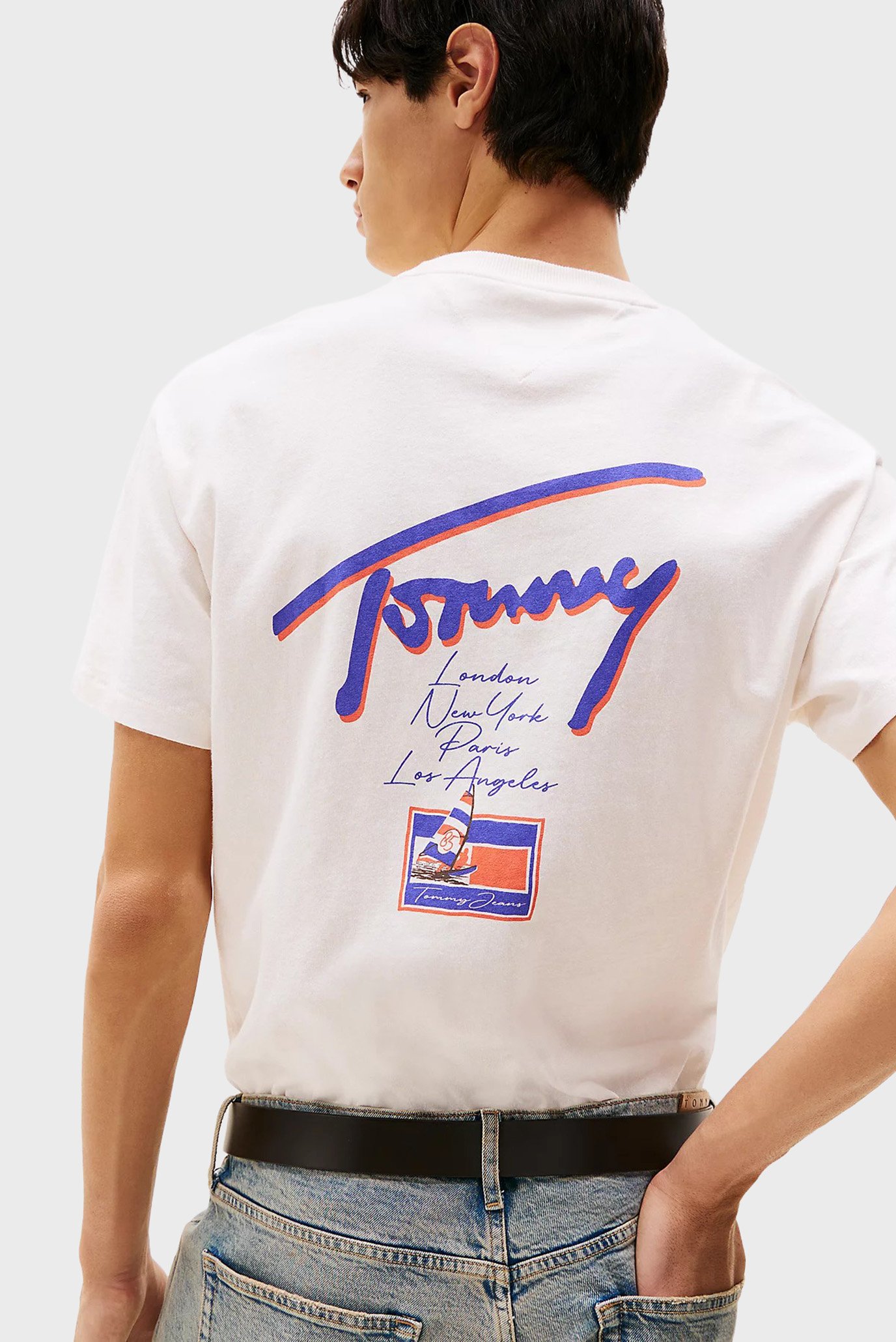 Мужская белая футболка GRAPHIC TEE Белый XL Tommy Jeans DM0DM20768 Мужская белая футболка GRAPHIC TEE Белый XL Tommy Jeans DM0DM20768