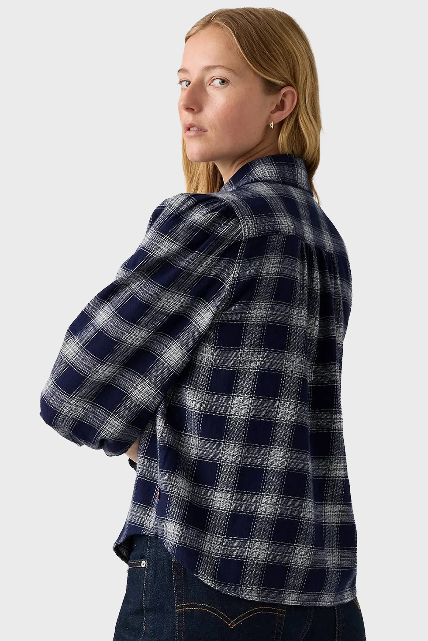 Женская темно-синяя рубашка в клетку 3