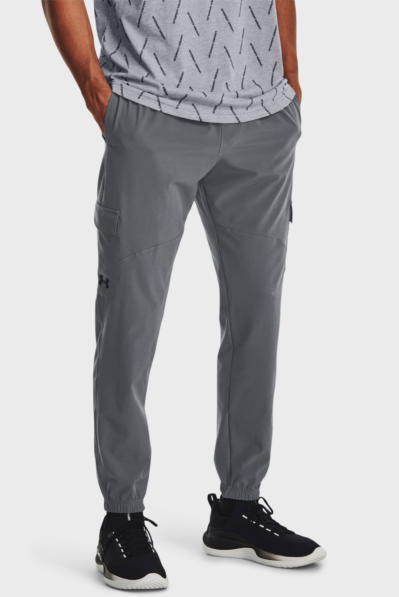 Чоловічі темно-сірі спортивні штани UA Stretch Woven Cargo Pants 1
