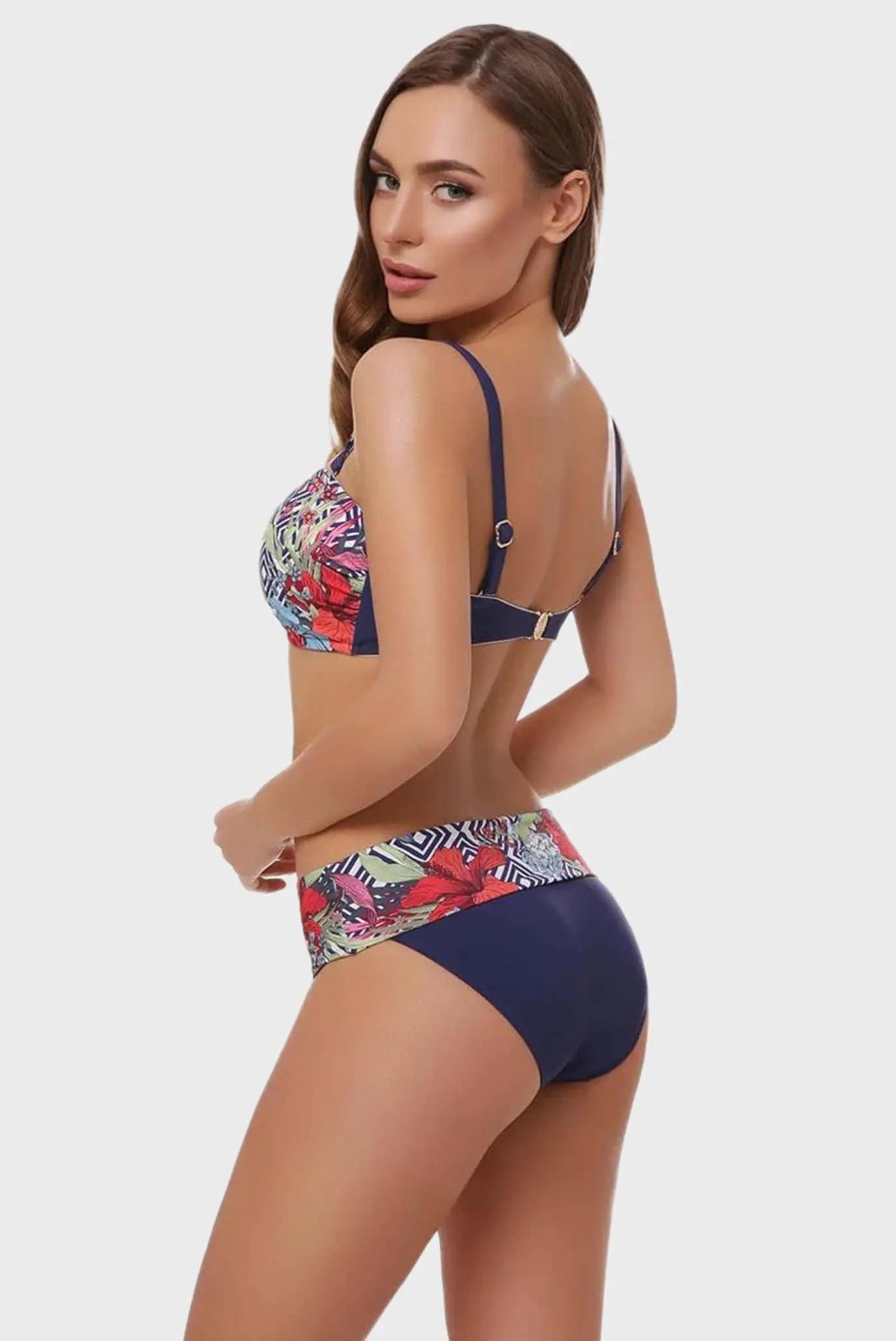 Женский лиф от купальника с узором 2