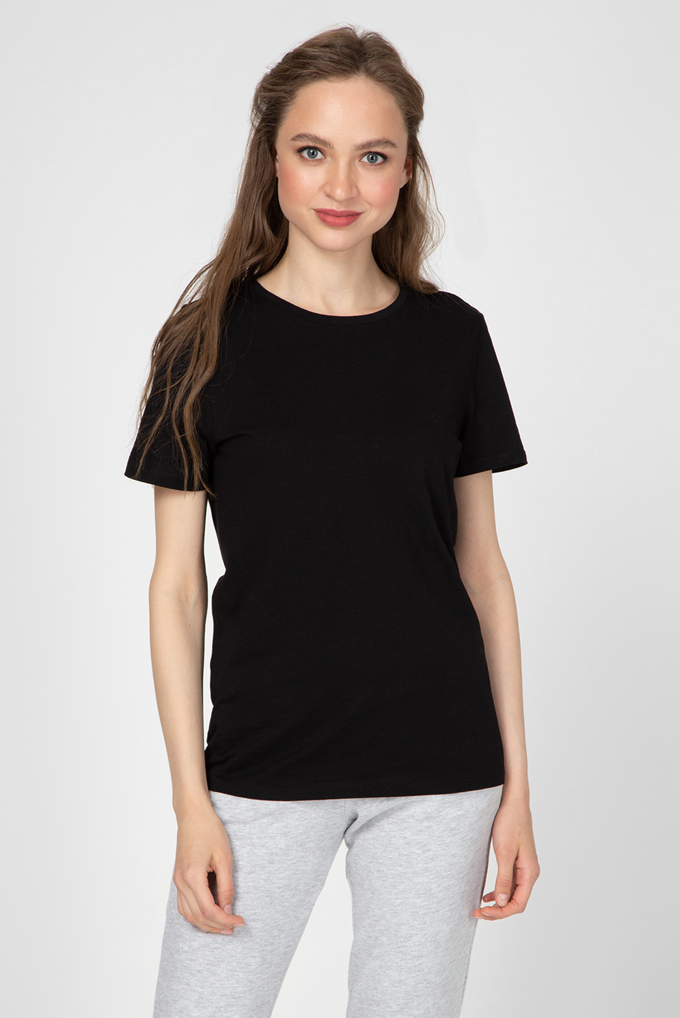 Женская черная футболка 1