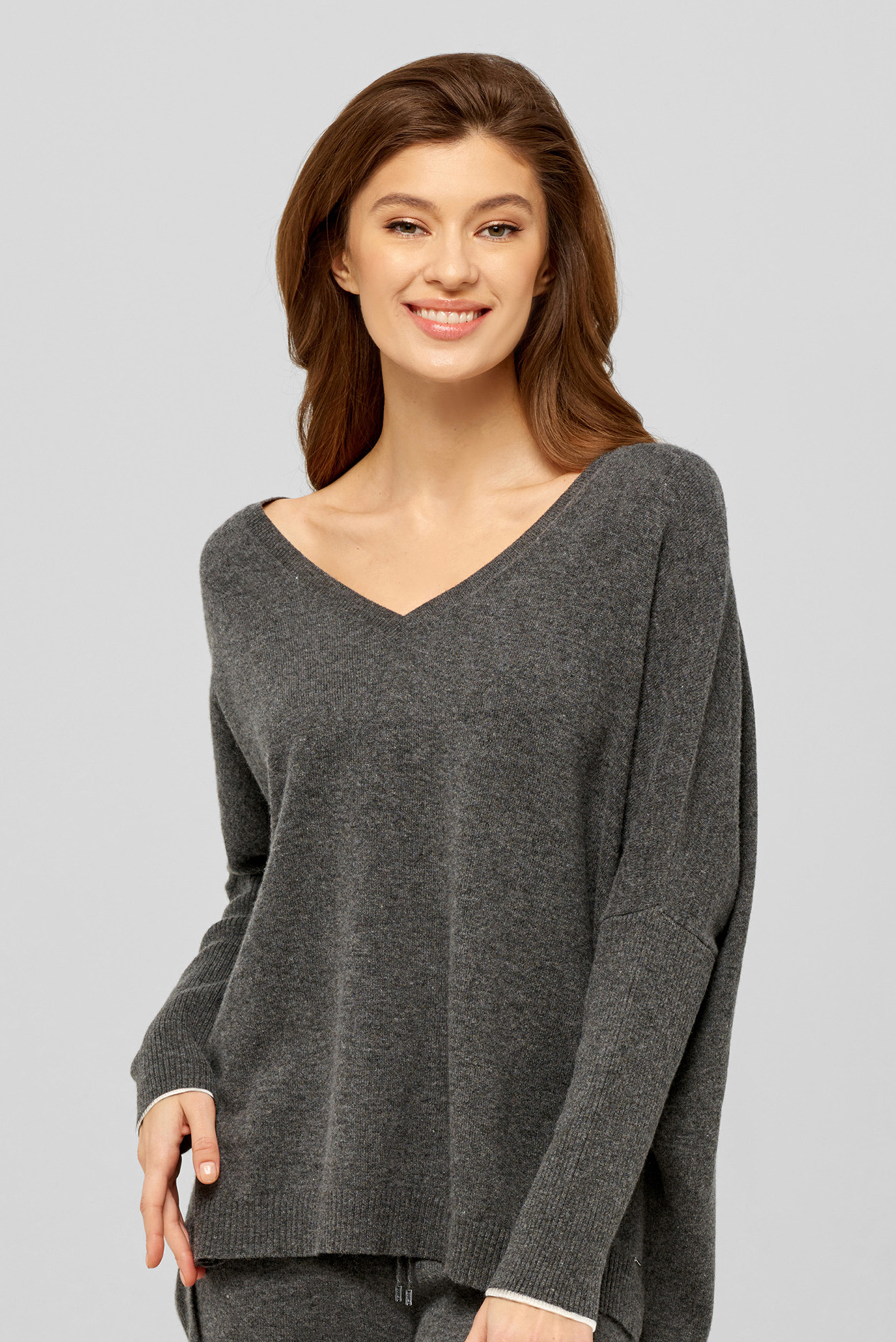 Жіночий темно-сірий кашеміровий пуловер 1