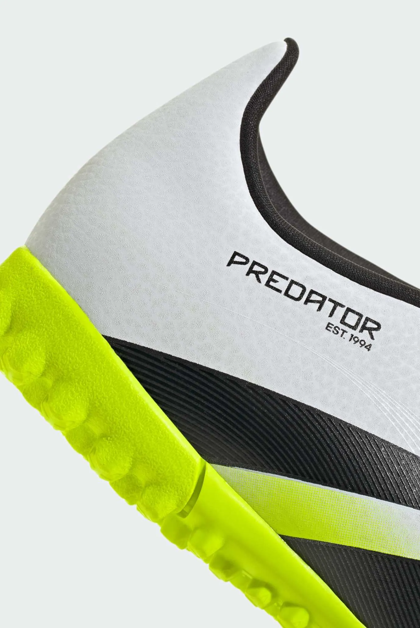 Дитячі білі сороконіжки Predator Club Turf Kids 8