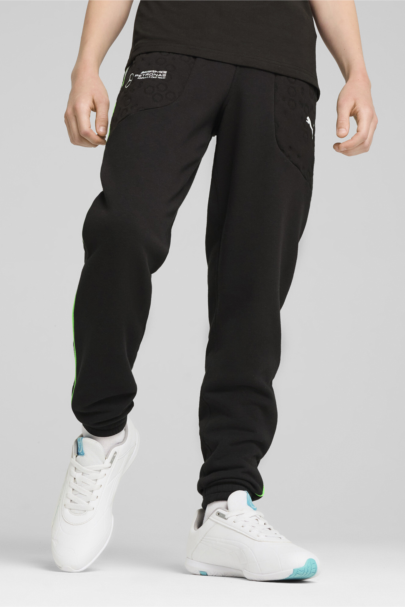 Детские черные спортивные брюки Mercedes-AMG Petronas F1® Sweatpants Youth 1