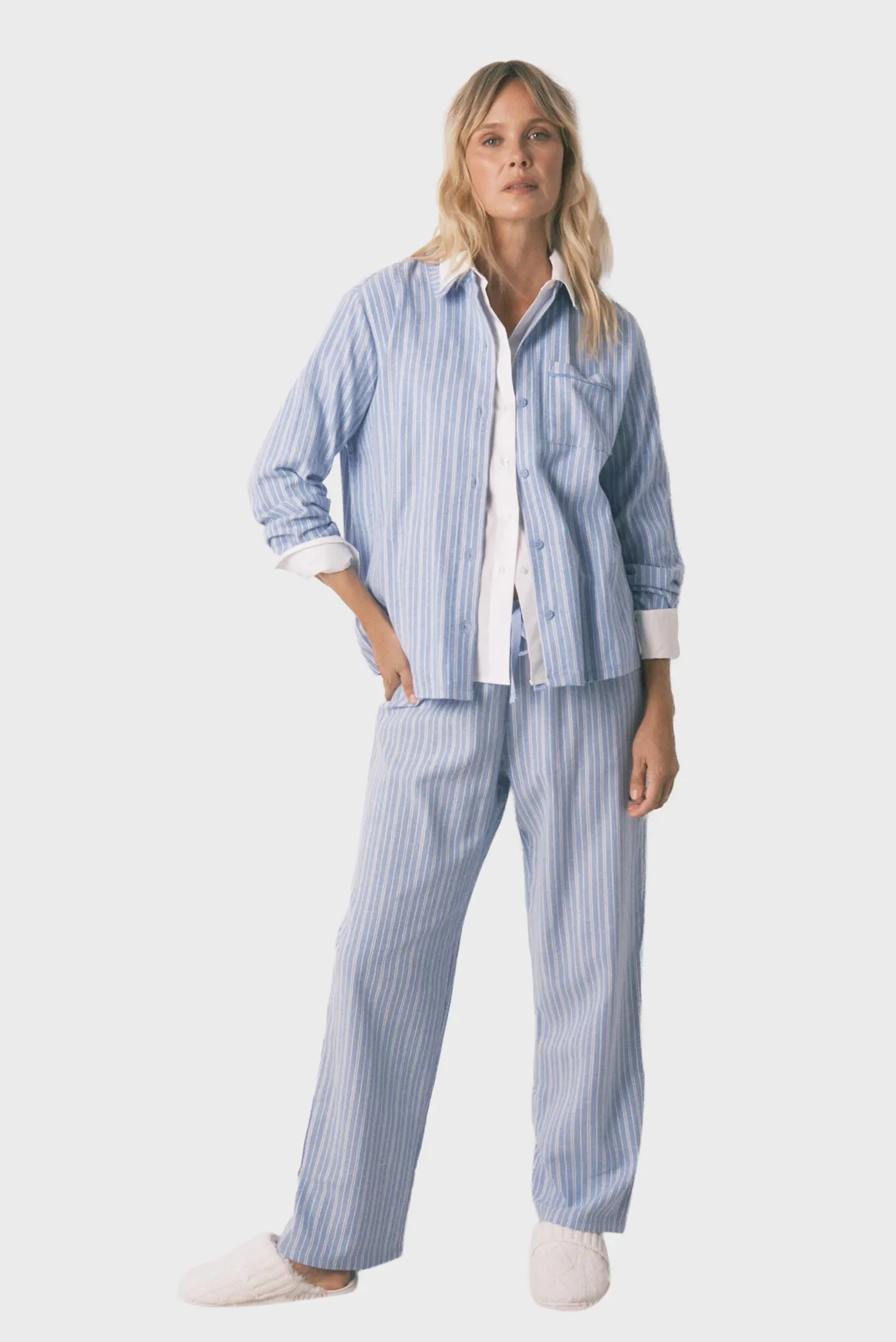 Жіноча блакитна піжама у смужку (сорочка, брюки) 1