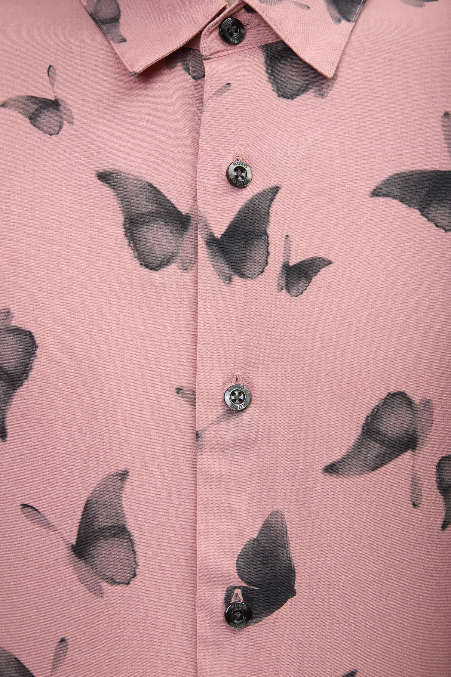 Мужская розовая рубашка с узором 5