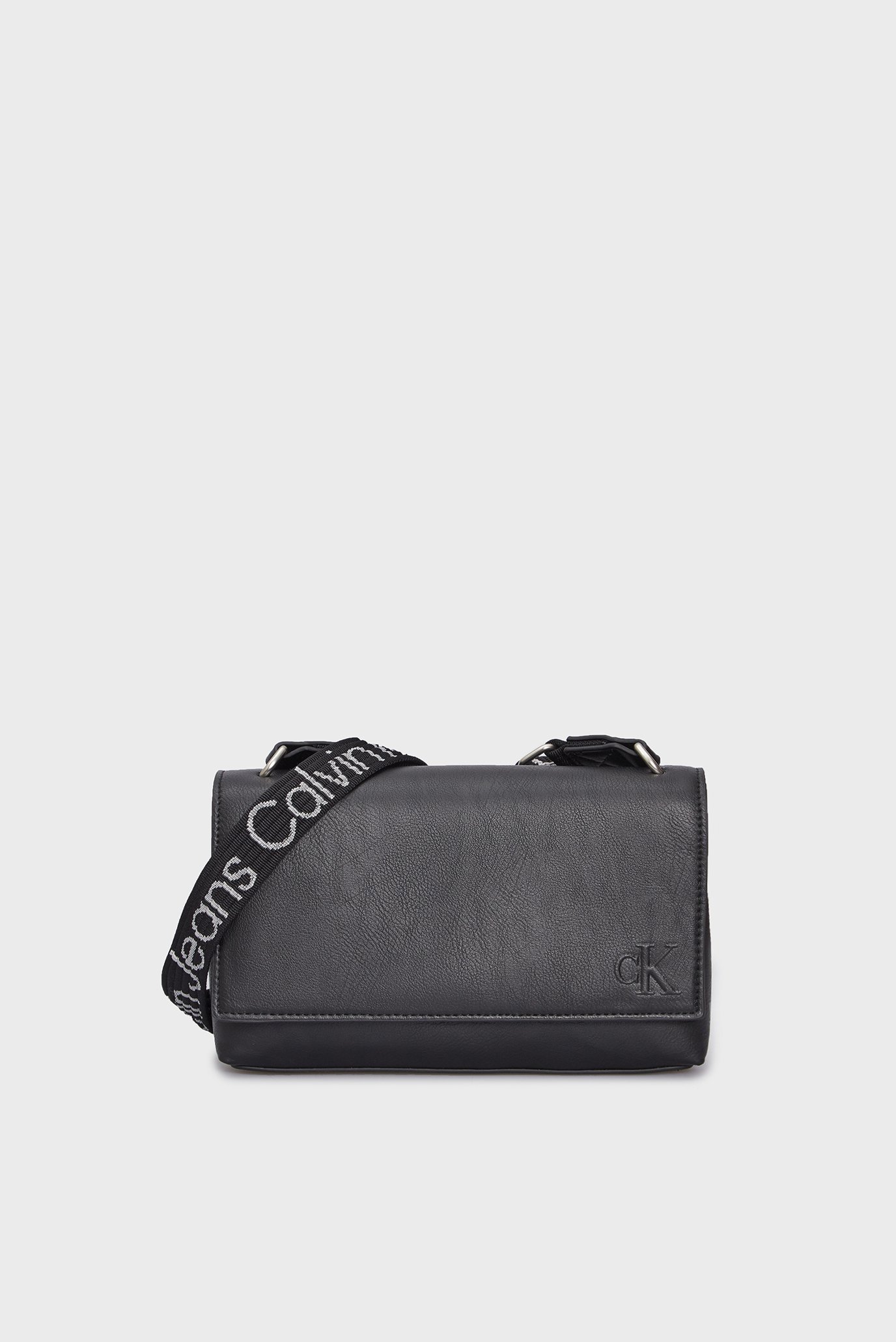 Женская черная сумка ULTRALIGHT EW FLAP25 PU Черный ONESIZE Calvin Klein Jeans K60K611556 Женская черная сумка ULTRALIGHT EW FLAP25 PU Черный ONESIZE Calvin Klein Jeans K60K611556
