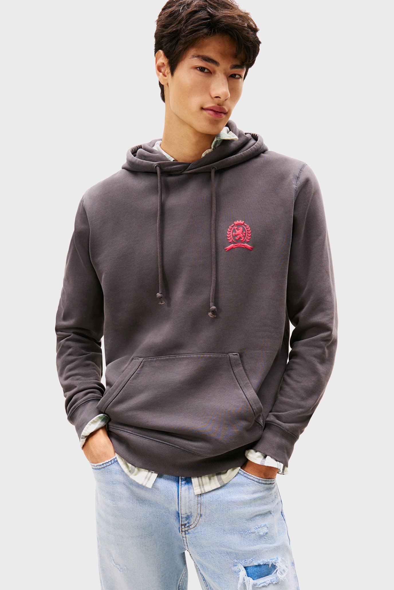 Мужское темно-серое худи WASHED Серый M Tommy Jeans DM0DM22085 Мужское темно-серое худи WASHED Серый M Tommy Jeans DM0DM22085